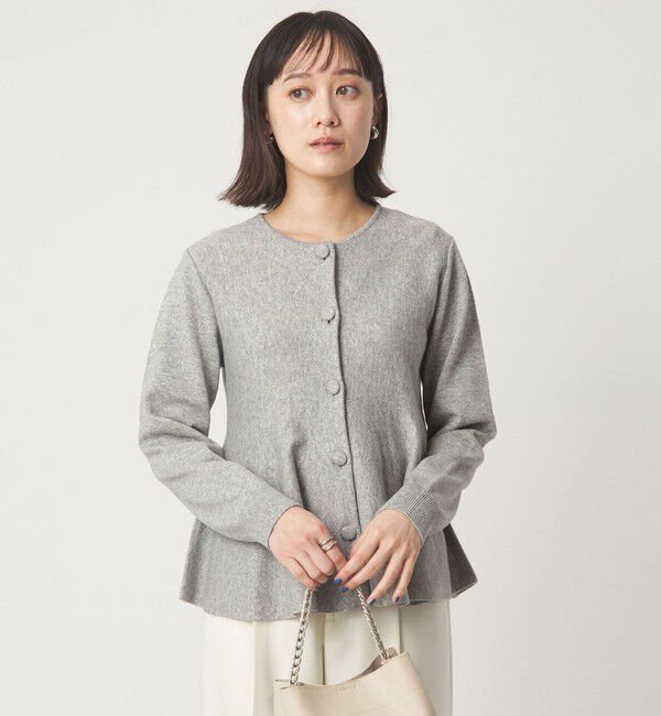 【グリーンレーベルリラクシング/green label relaxing】 ペプラム クルミボタン ニット カーディガン