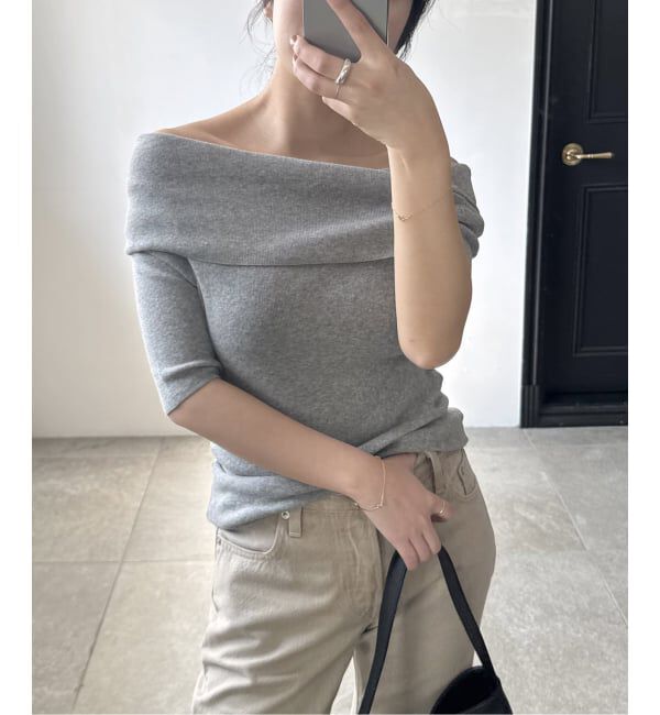 《予約》オフショルダーリブニット