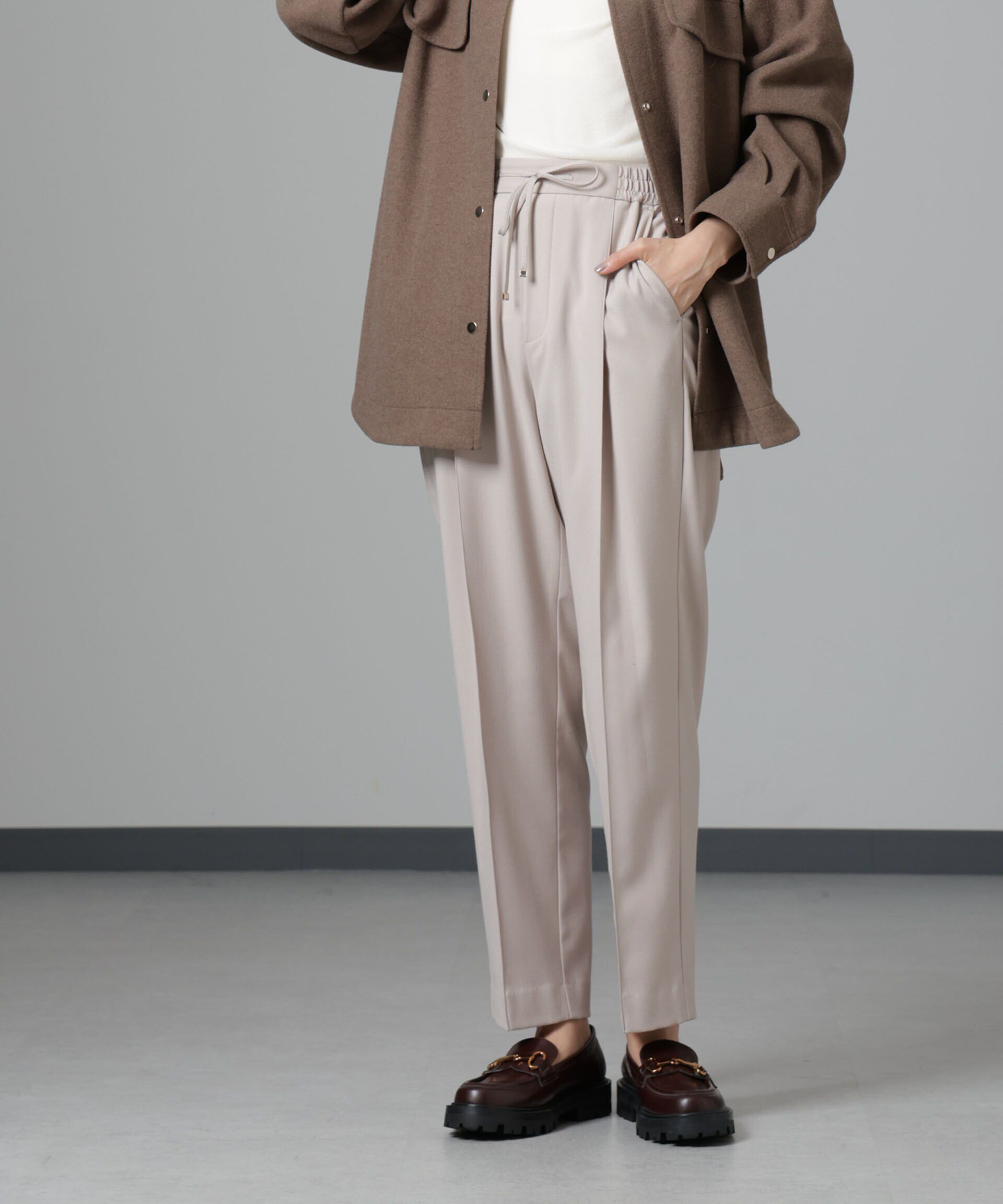 【ナノ・ユニバース/NANO universe】 ウラキモウ ピンタックイージーテーパードパンツ