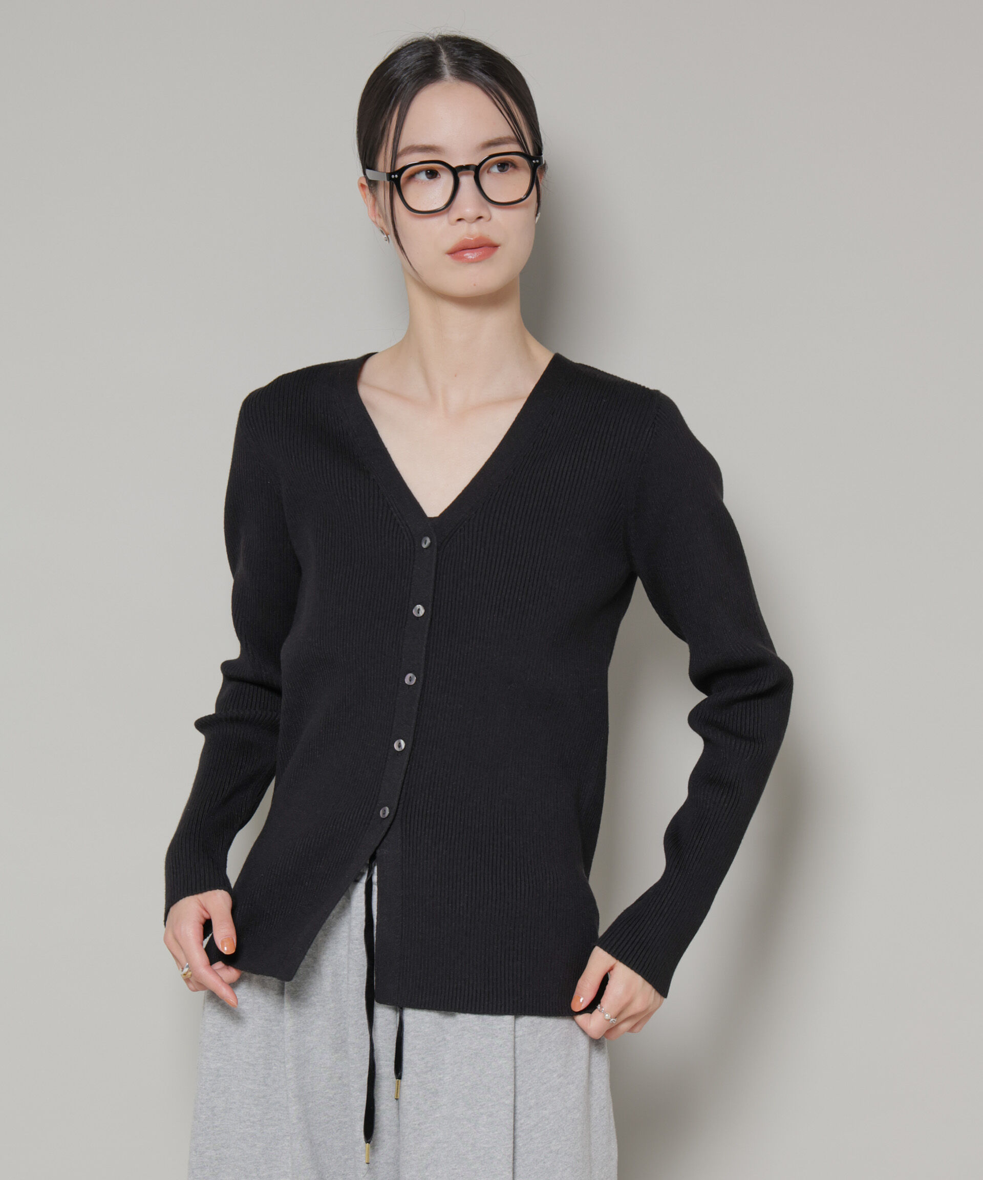 【ナノ・ユニバース/NANO universe】 裾スリットVネックリブカーディガン