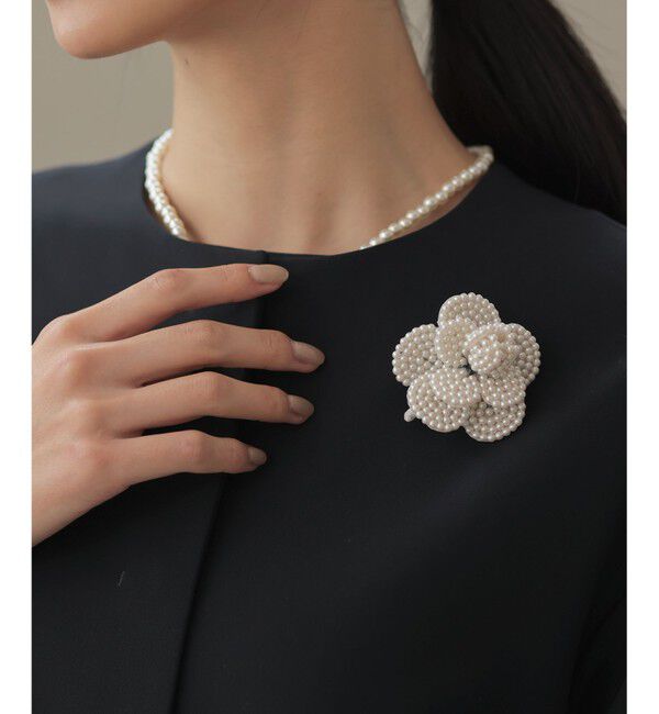 【クミキョク/組曲】 カメリアビーズブローチ