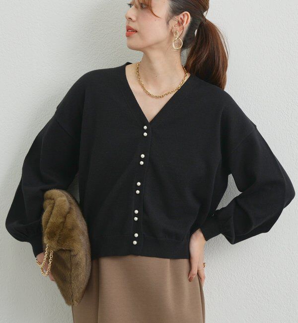 【アンディコール/un dix cors】 《さりげなく大人可愛い》Wパール釦ショートカーディガン