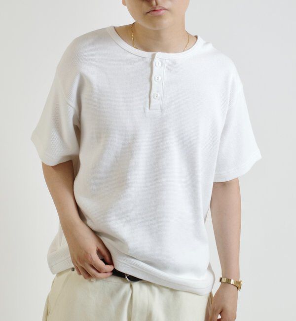 モテ系メンズファッション|【フーズフーギャラリー/WHO'S WHO gallery】 【Sourcream/サワークリーム】ワッフルヘンリーネックTEE / 2サイズ