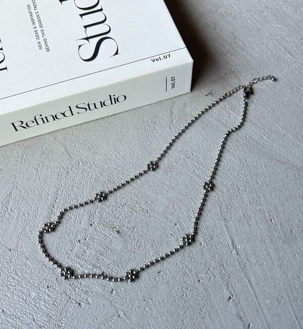 【カプリシュ　レマージュ/CAPRICIEUX LE'MAGE】 〈GOLDY/ゴールディ〉フラワーボールチェーンネックレス