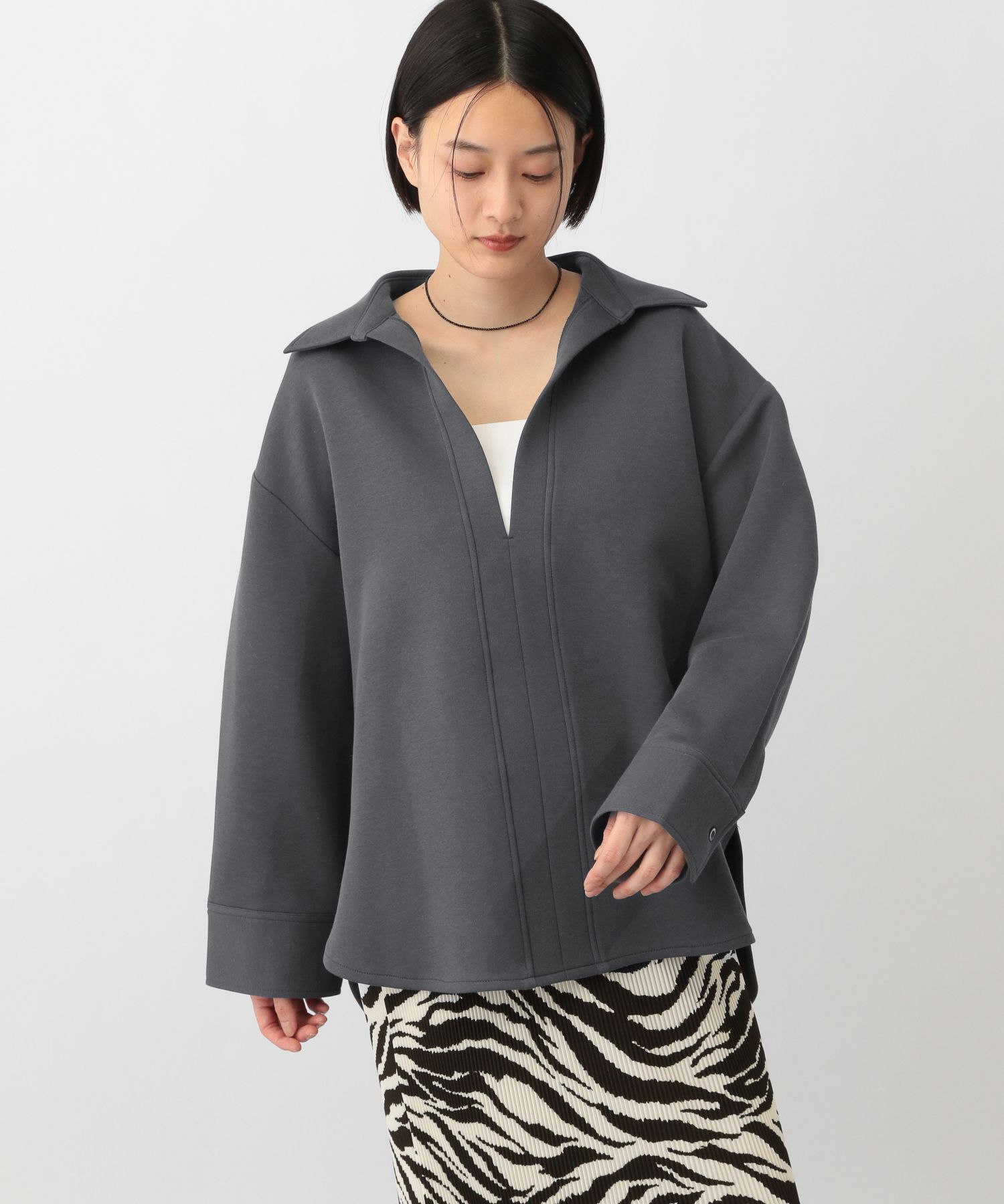 【アパートバイ/A part by】 ボンディングVプルオーバー