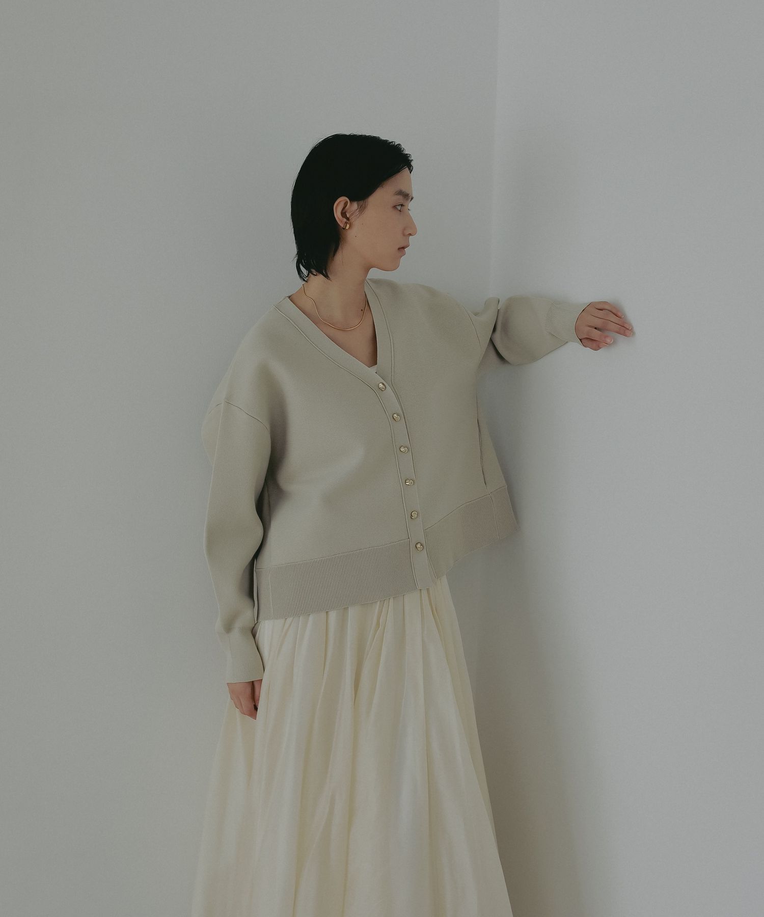 【アパートバイ/A part by】 メタルボタンスポンジVカーディガン