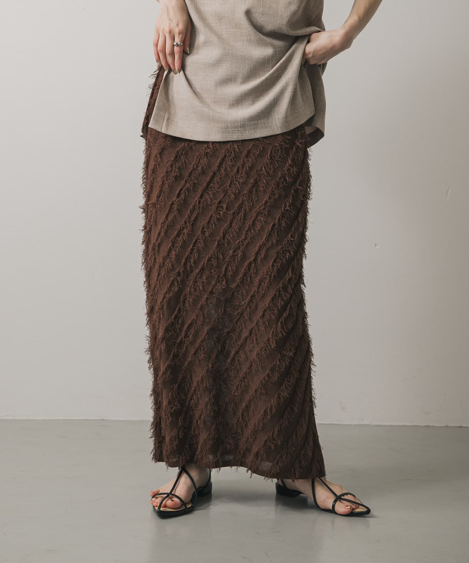 【センスオブプレイス　バイ　アーバンリサーチ/SENSE OF PLACE by URBAN RESEARCH】 フリンジニットスカート