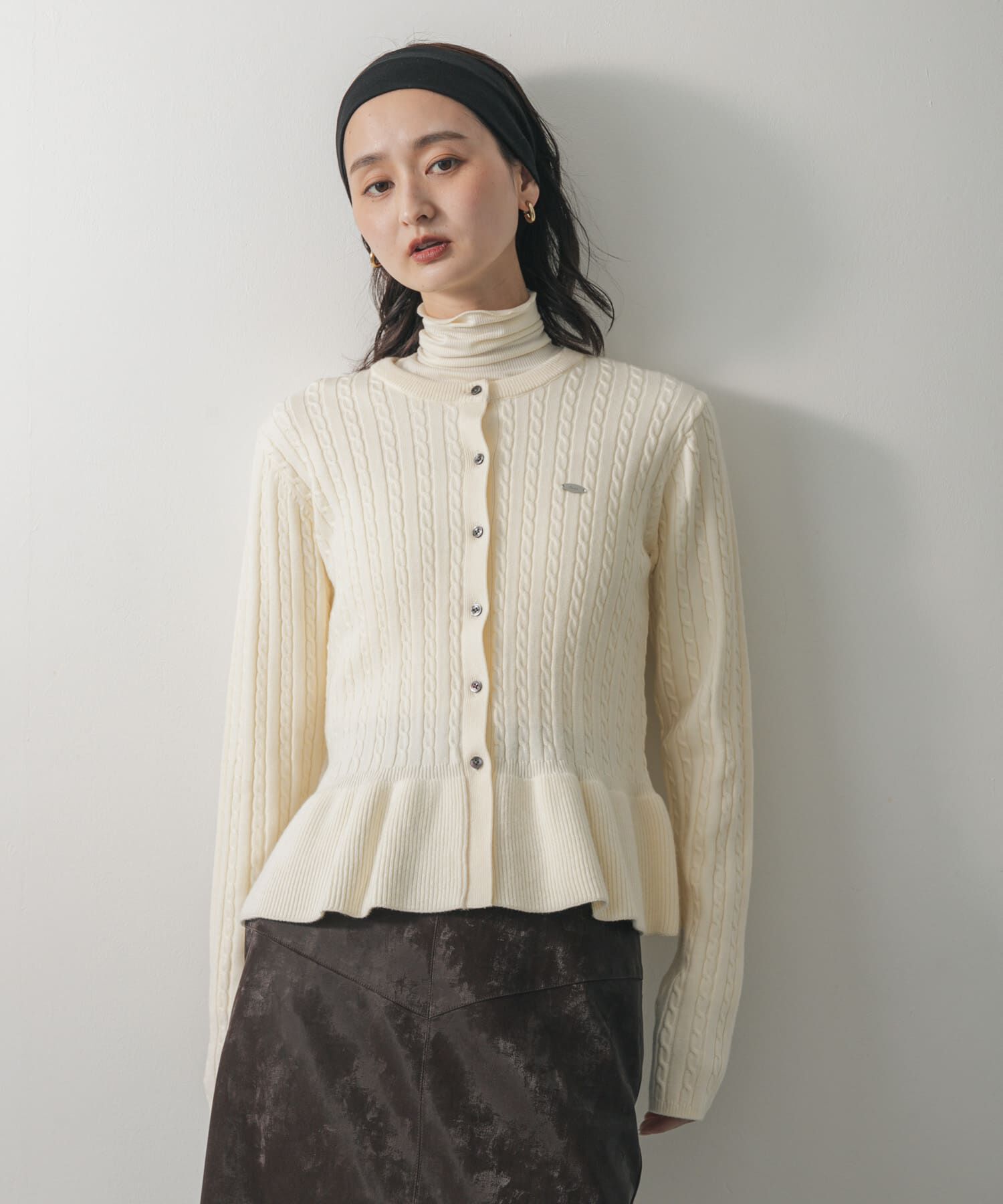 【センスオブプレイス　バイ　アーバンリサーチ/SENSE OF PLACE by URBAN RESEARCH】 ミニケーブルペプラムセーター