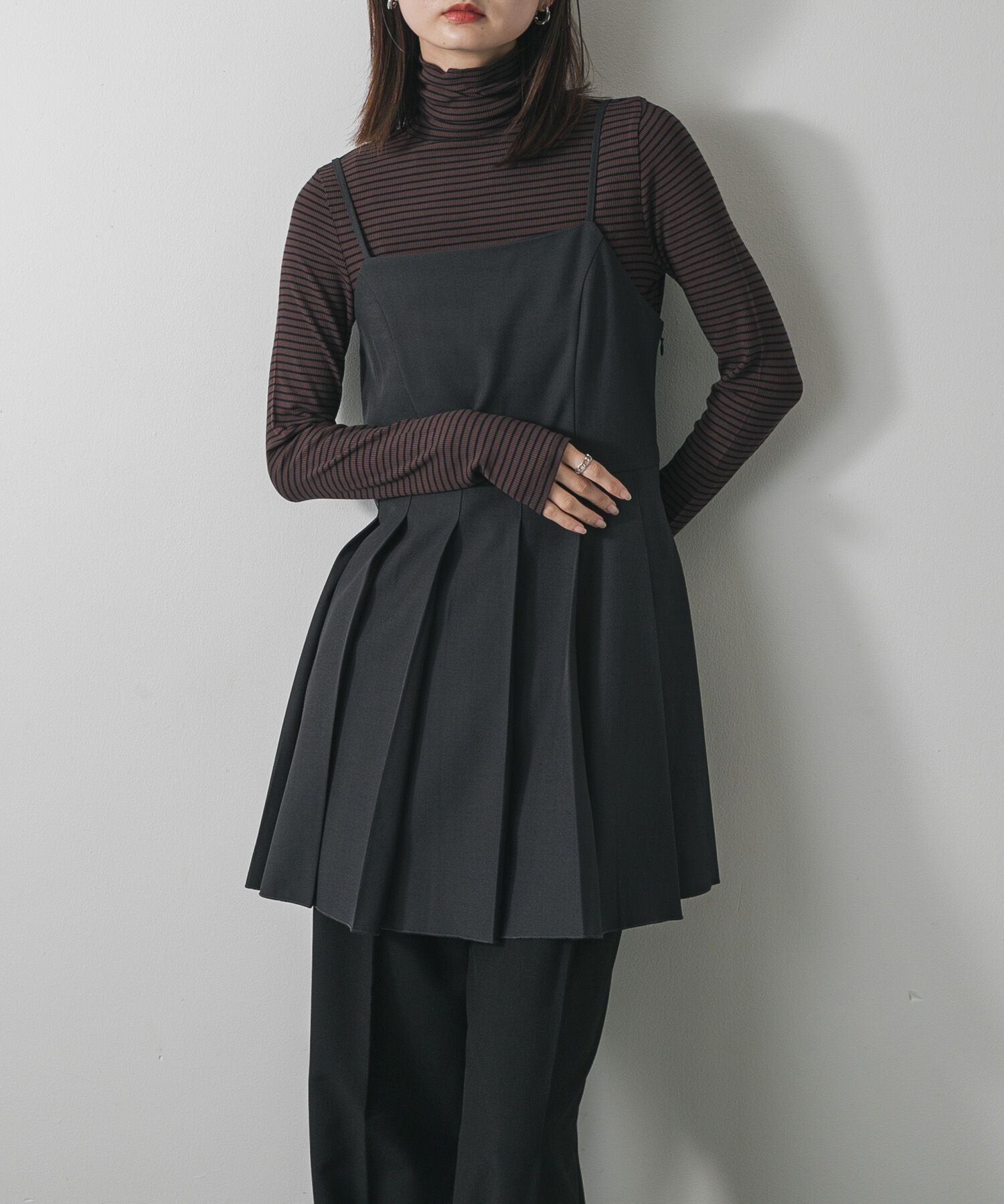 【センスオブプレイス　バイ　アーバンリサーチ/SENSE OF PLACE by URBAN RESEARCH】 プリーツミニキャミワンピース