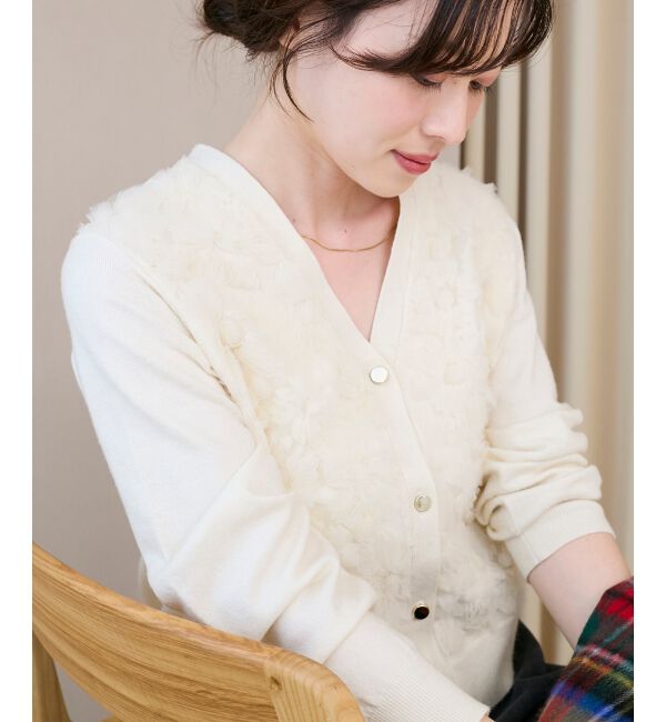 【ルクールブラン/le.coeur blanc】 《手洗い可能》フラワーチュール刺繍Vネックカーディガン
