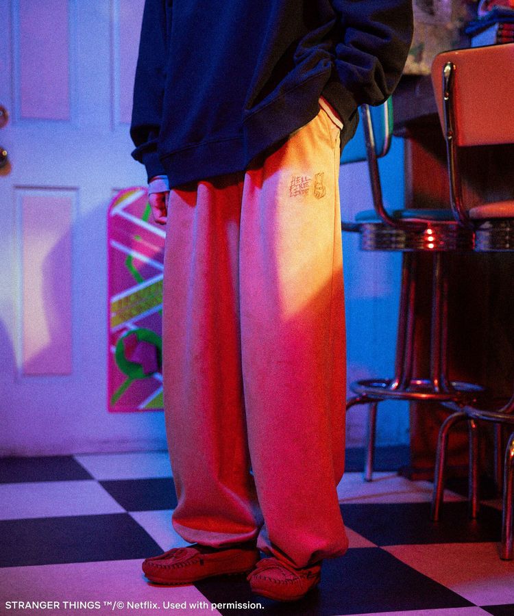 モテ系ファッションメンズ|【グリーン パークス/Green Parks】 ■STRANGER THINGS×MINNETONKA フェイクスウェードパンツ