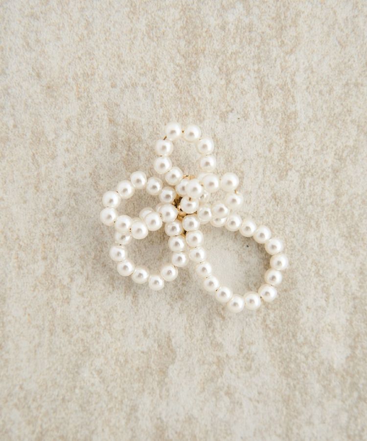 モテ系ファッションメンズ|【イェッカ ヴェッカ/YECCA VECCA】 パールリボンブローチ