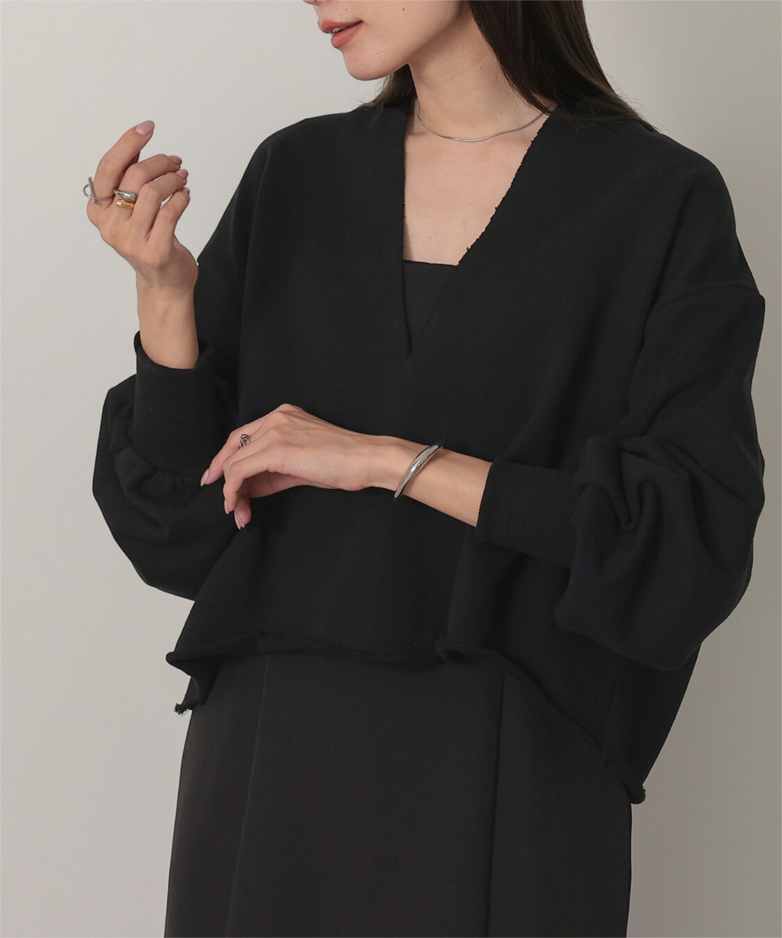 【ティティベイト/titivate】 深Vネックスウェットプルオーバー