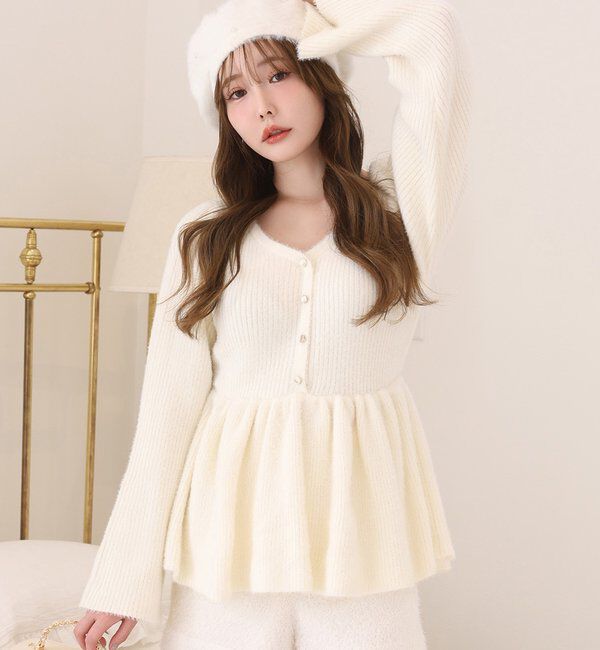 【ワンアフターアナザー　ナイスクラップ/one after another NICE CLAUP】 バックリボンフェザーペプラムニット