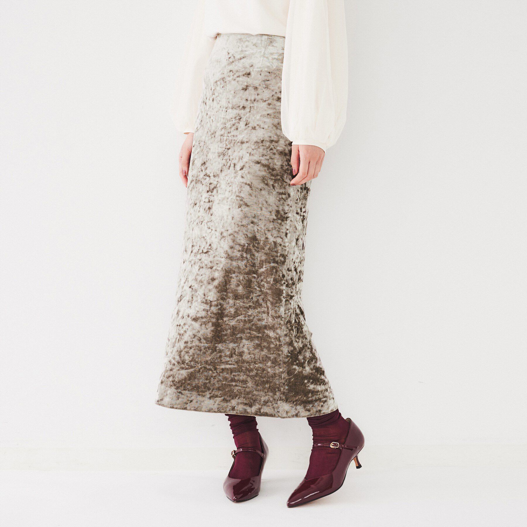 【アンタイトル/UNTITLED】 【後ろウエストゴム/スリット/洗える】クラッシュベロア ナロースカート