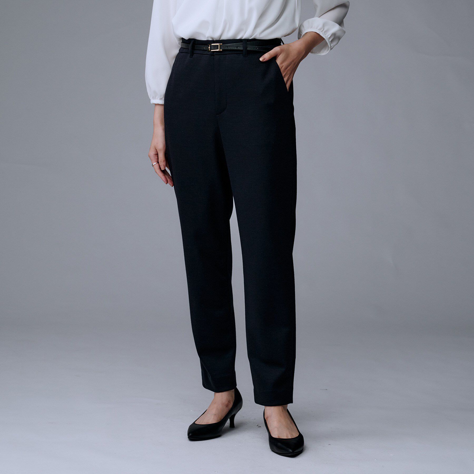 【アンタイトル/UNTITLED】 【洗えるスーツ／ストレッチ】ウール混ジャージ テーパードパンツ