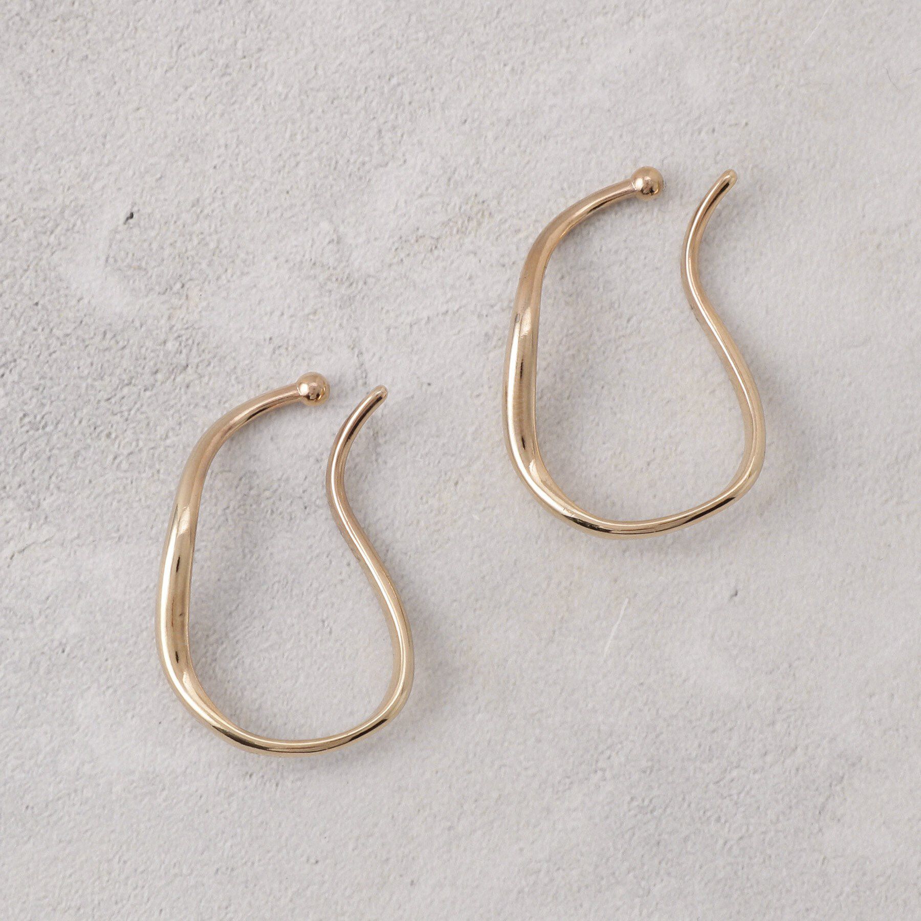 【グローブ/grove】 オーバルメタルイヤーカフ