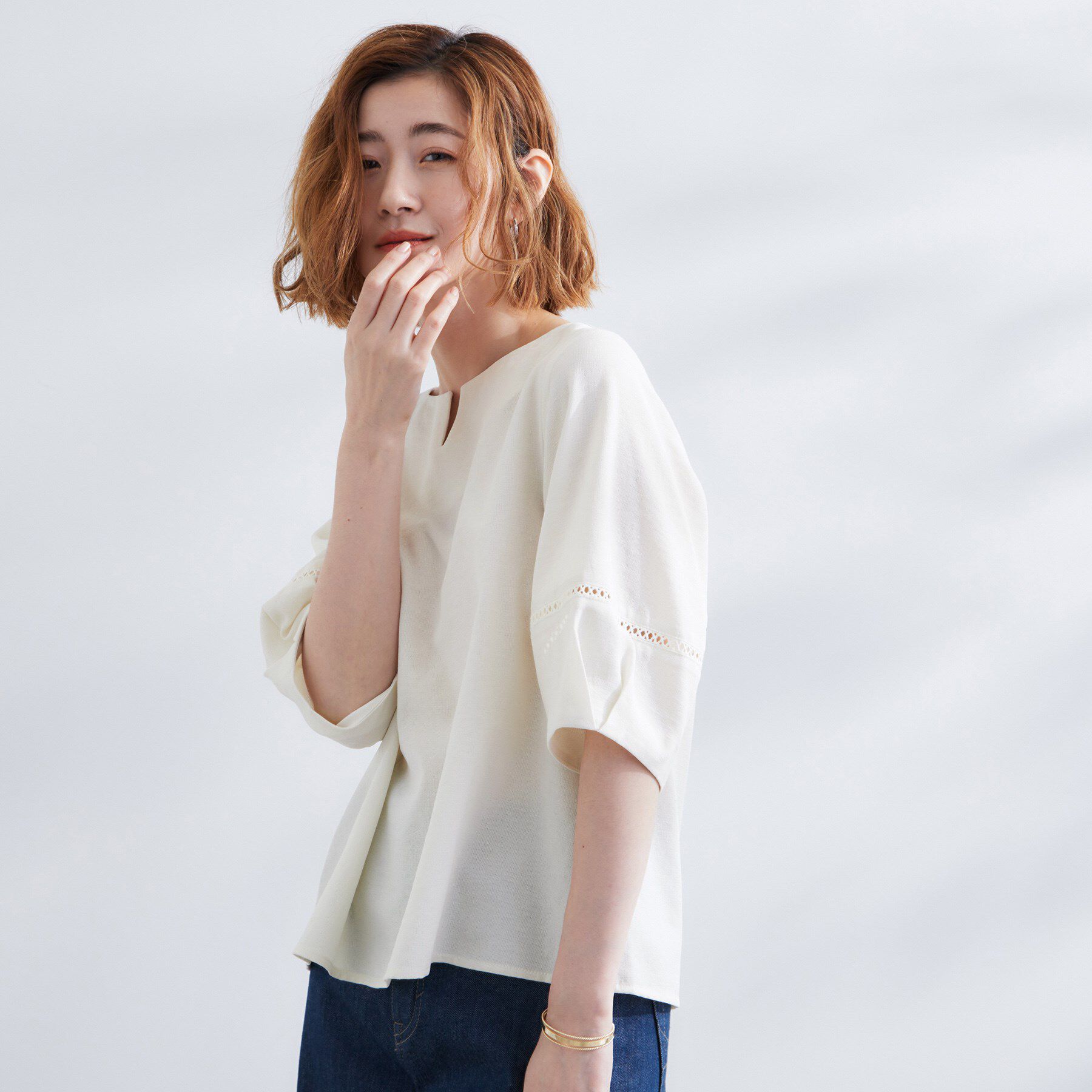 【グローブ/grove】 お洒落に決まる 麻調袖コンシャスブラウス