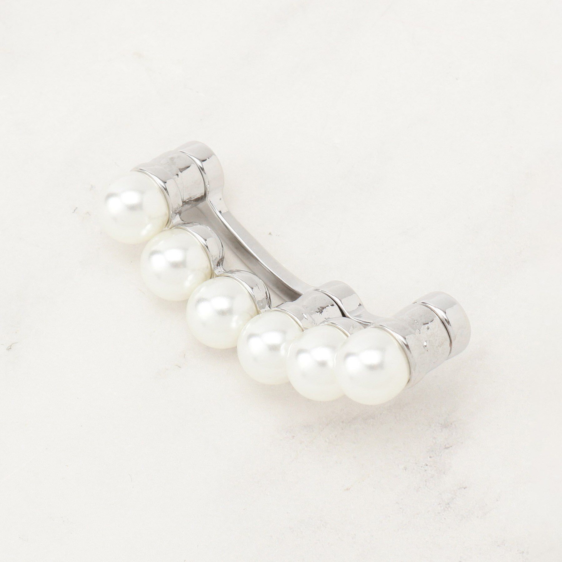 【グローブ/grove】 マグネットRラインパール調ブローチ