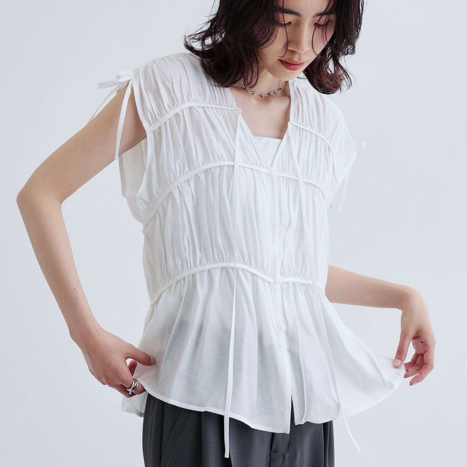 【インディヴィ/INDIVI】 ギャザースリーブレスブラウス