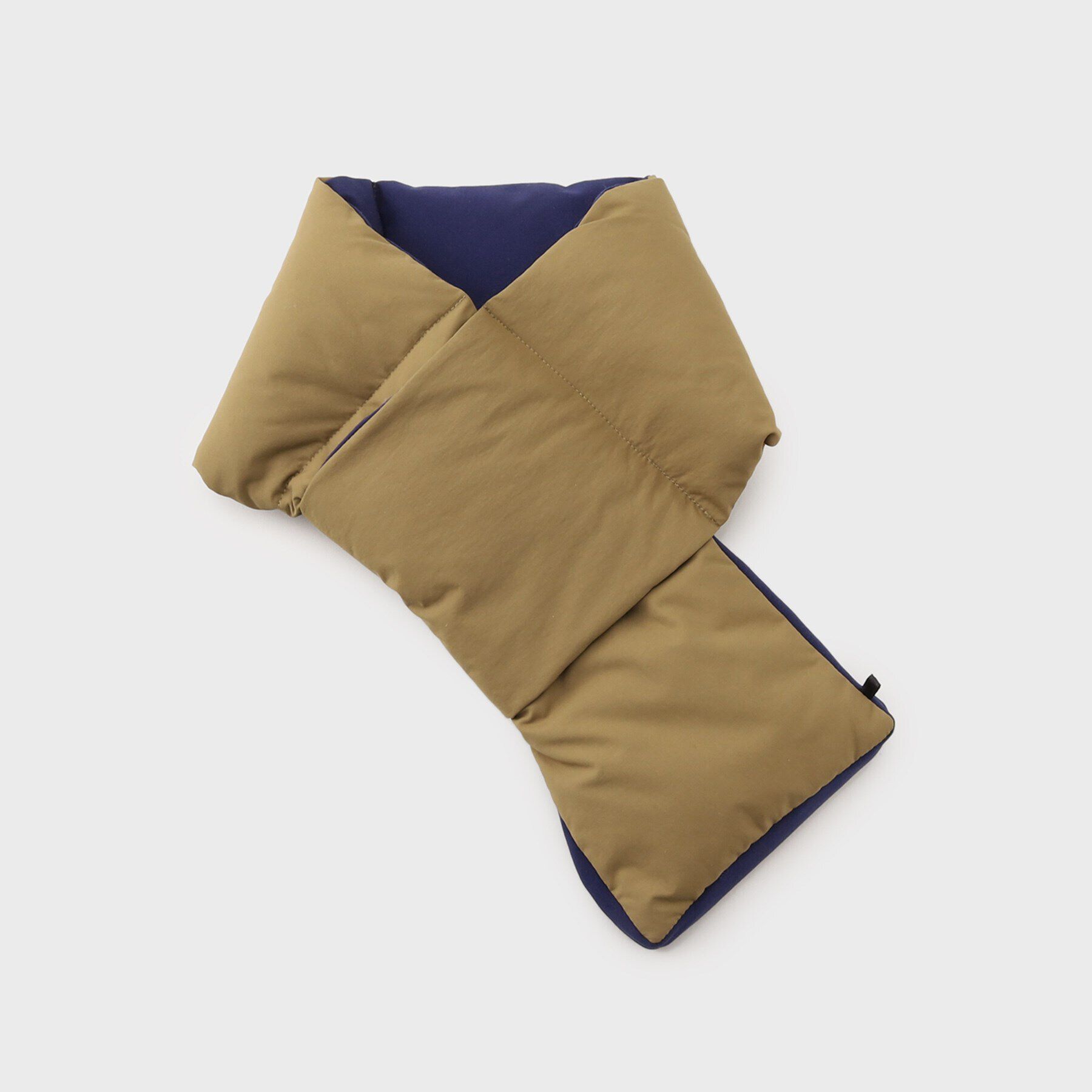 【タケオキクチ/TAKEO KIKUCHI】 【ポケッタブル】リバーシブルダウンマフラー