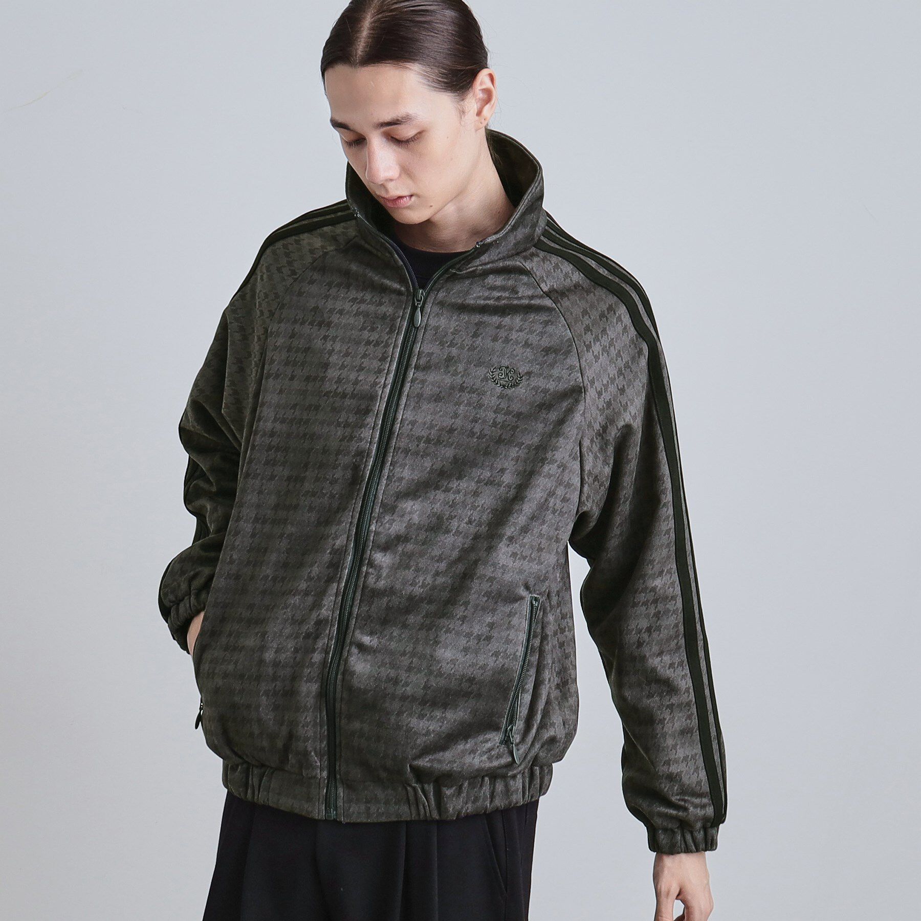 【ティーケー　タケオキクチ/tk.TAKEO KIKUCHI】 フェイクスエードトラックジャージ