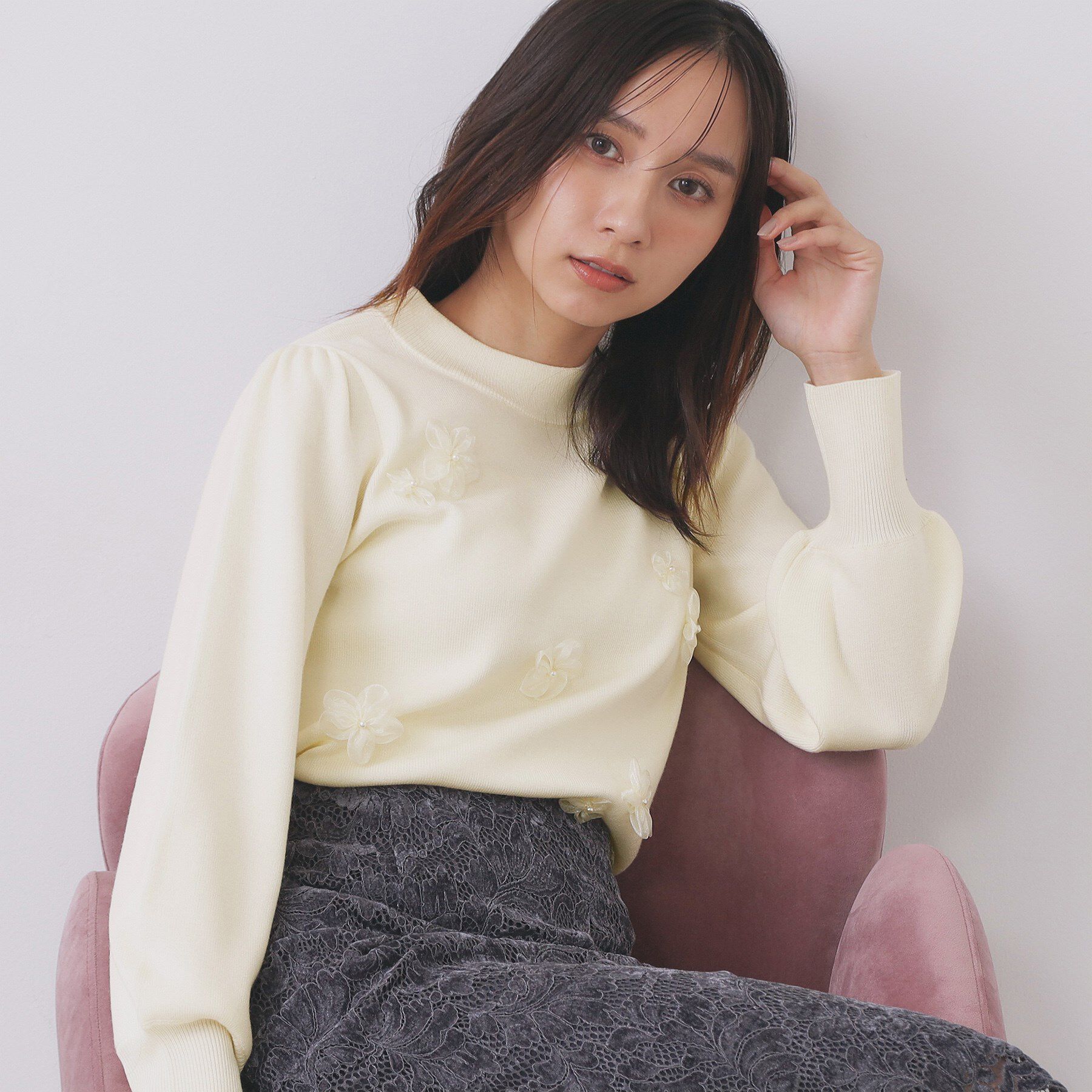 【インデックス/index】 フラワーモチーフハイネックニット【洗える】