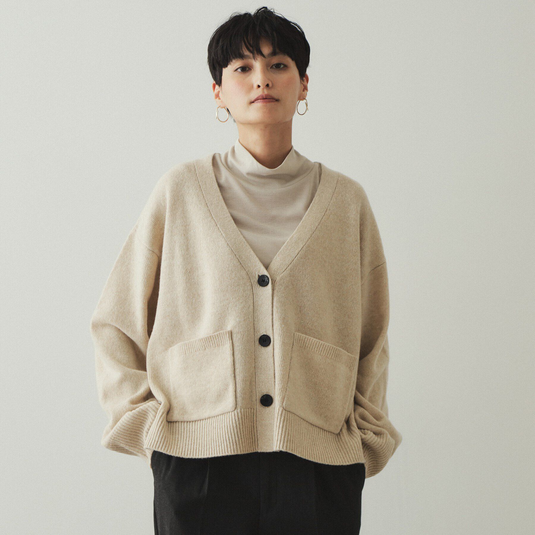 【オペークドットクリップ/OPAQUE.CLIP】 ミドルゲージVネックニットカーディガン／FILIVIVI・フィルビビ【洗える】