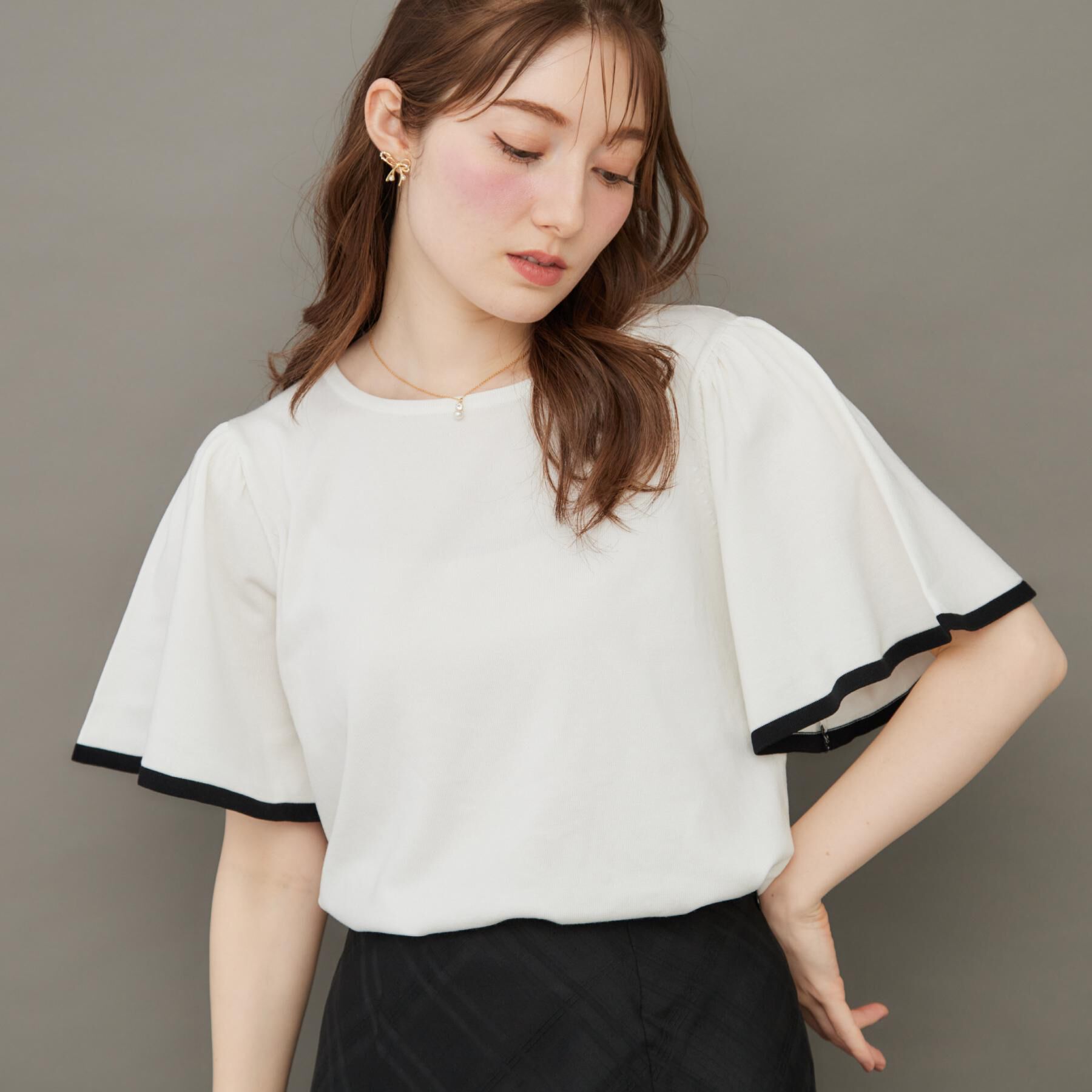 【クチュール　ブローチ/Couture brooch】 【フェミニン・5分袖・通勤】配色フレアスリーブニット