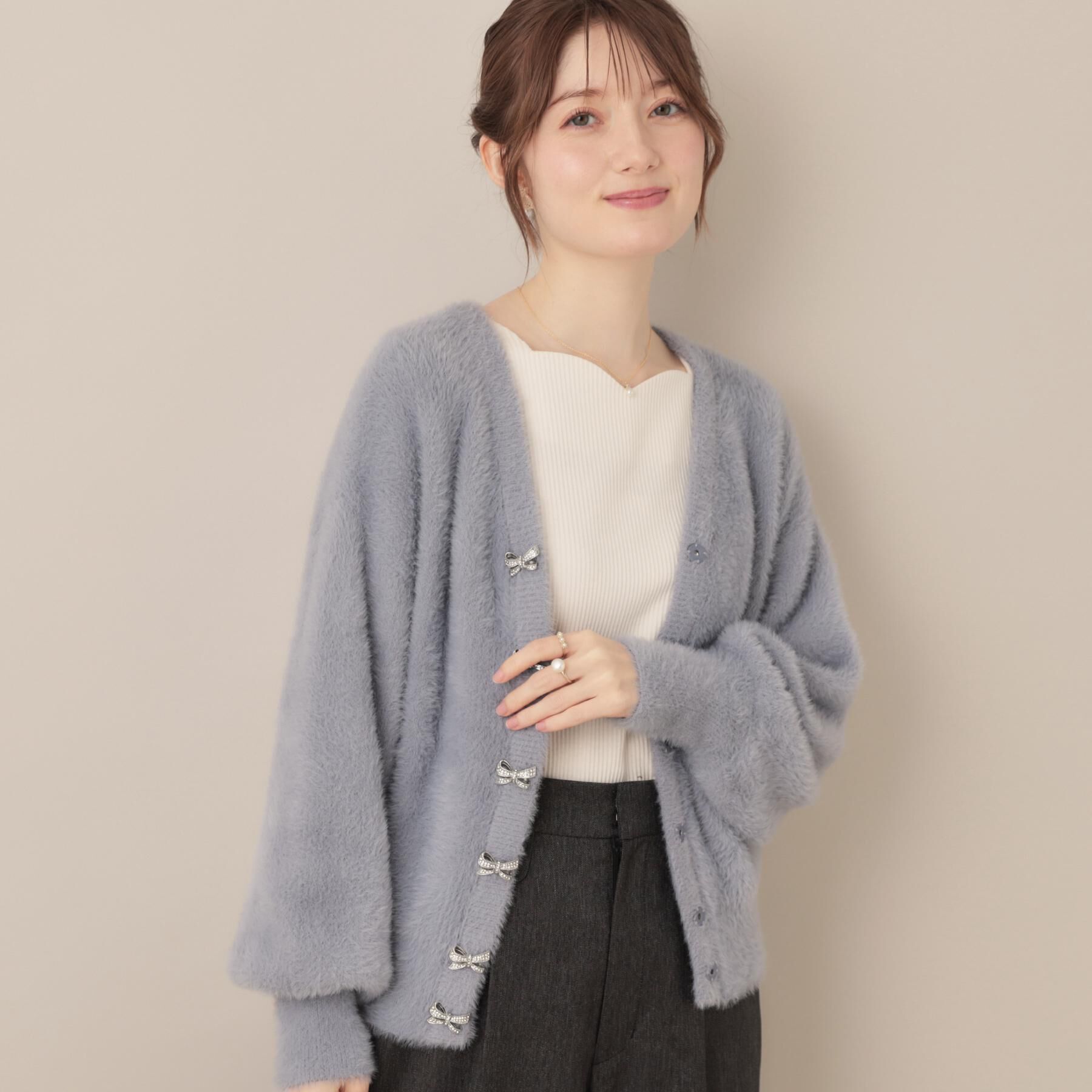 モテ系ファッションメンズ|【クチュール　ブローチ/Couture brooch】 【高見え・大人可愛い】ビジューリボン釦 前後2WAYフェザーカーディガントップス