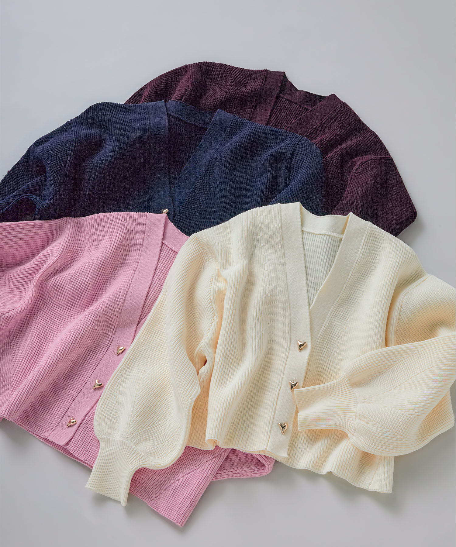 【エヌ　ナチュラルビューティベーシック/N.Natural Beauty Basic】 ニュアンスハートボタンカーディガン《ベリーブラウン:LUMINE・