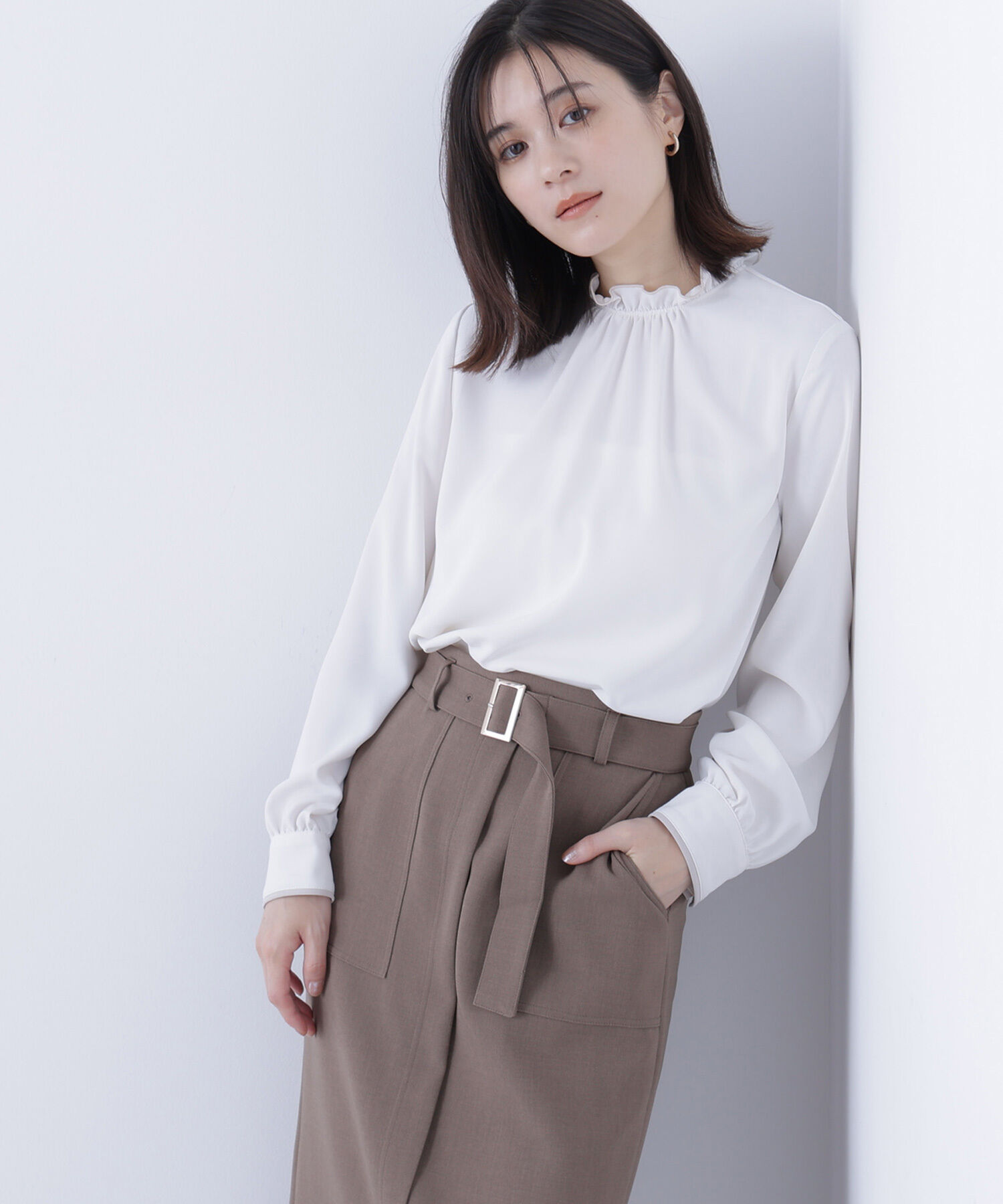 【ナチュラルビューティーベーシック/NATURAL BEAUTY BASIC】 バイカラーフリルネックブラウス