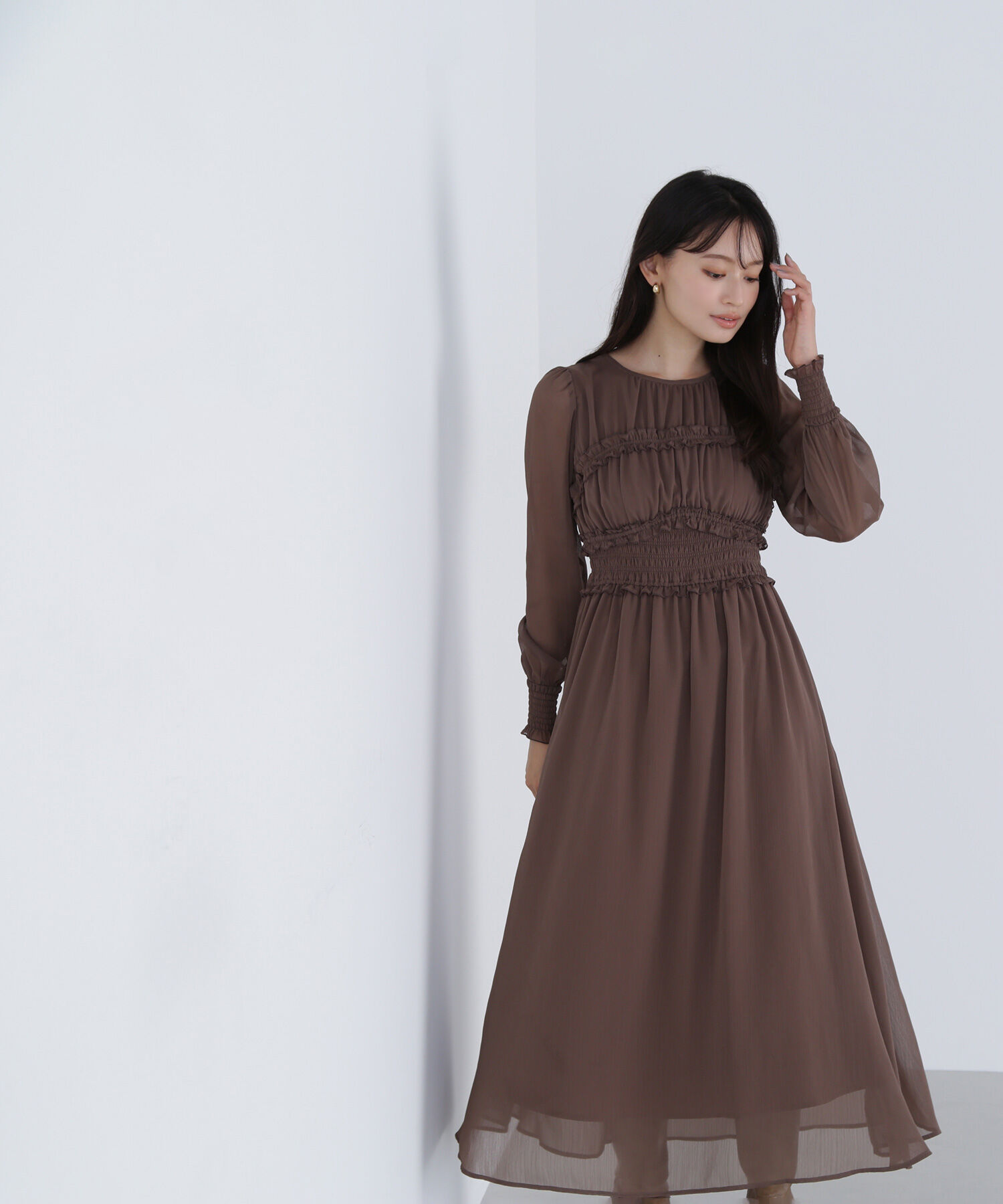 【ナチュラルビューティーベーシック/NATURAL BEAUTY BASIC】 フリルシャーリング楊柳ワンピース