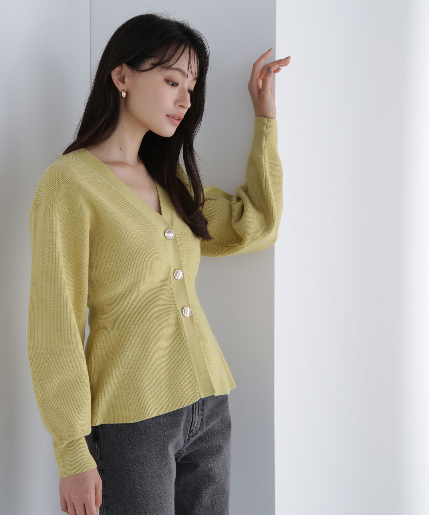 【ナチュラルビューティーベーシック/NATURAL BEAUTY BASIC】 ペプラムフォルムカーディガン