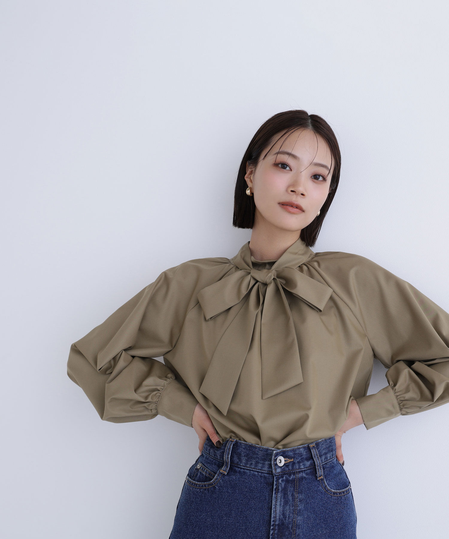 【ナチュラルビューティーベーシック/NATURAL BEAUTY BASIC】 ハイネックリボンボウブラウス