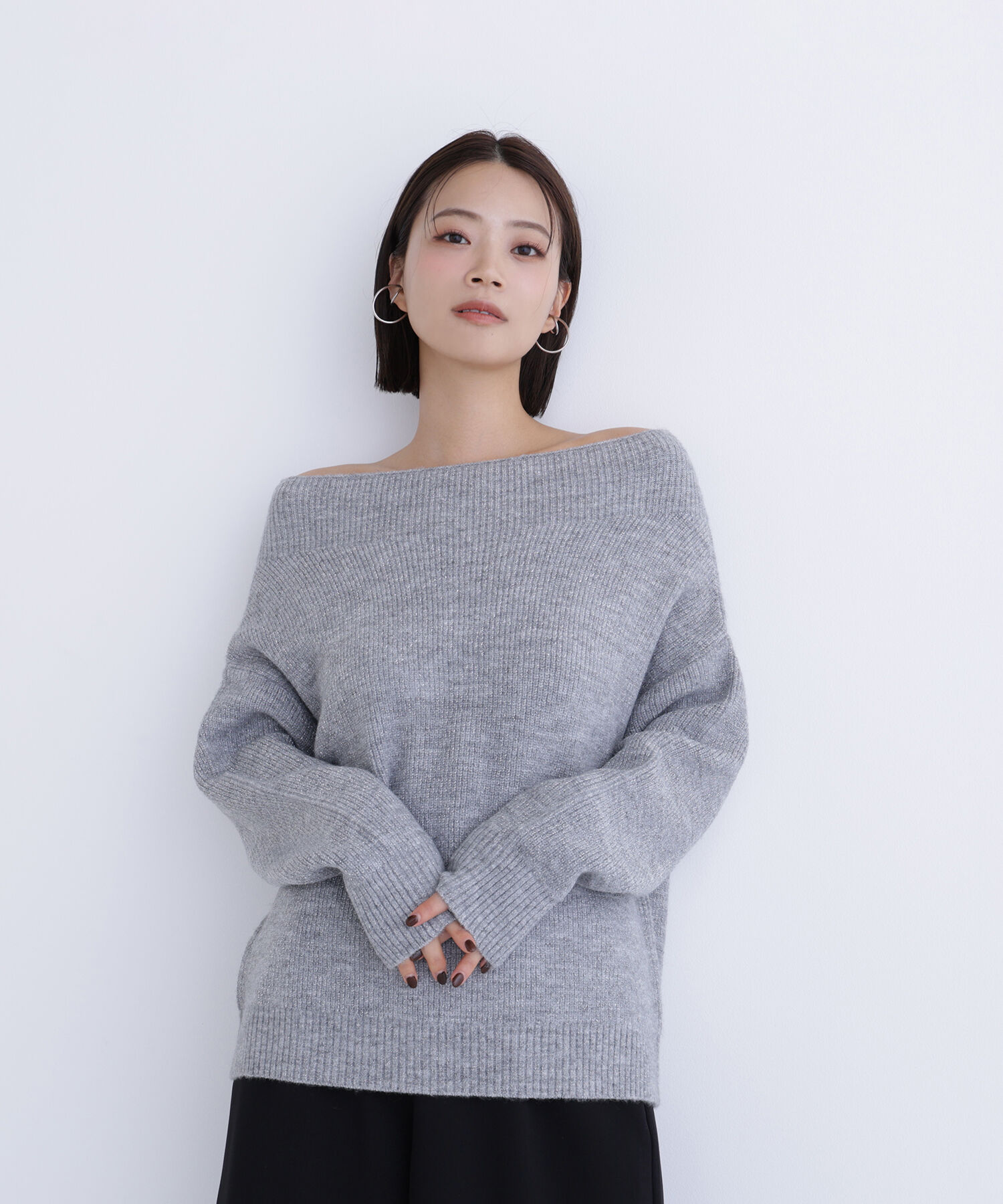 【ナチュラルビューティーベーシック/NATURAL BEAUTY BASIC】 オフショルボクシーラメニット