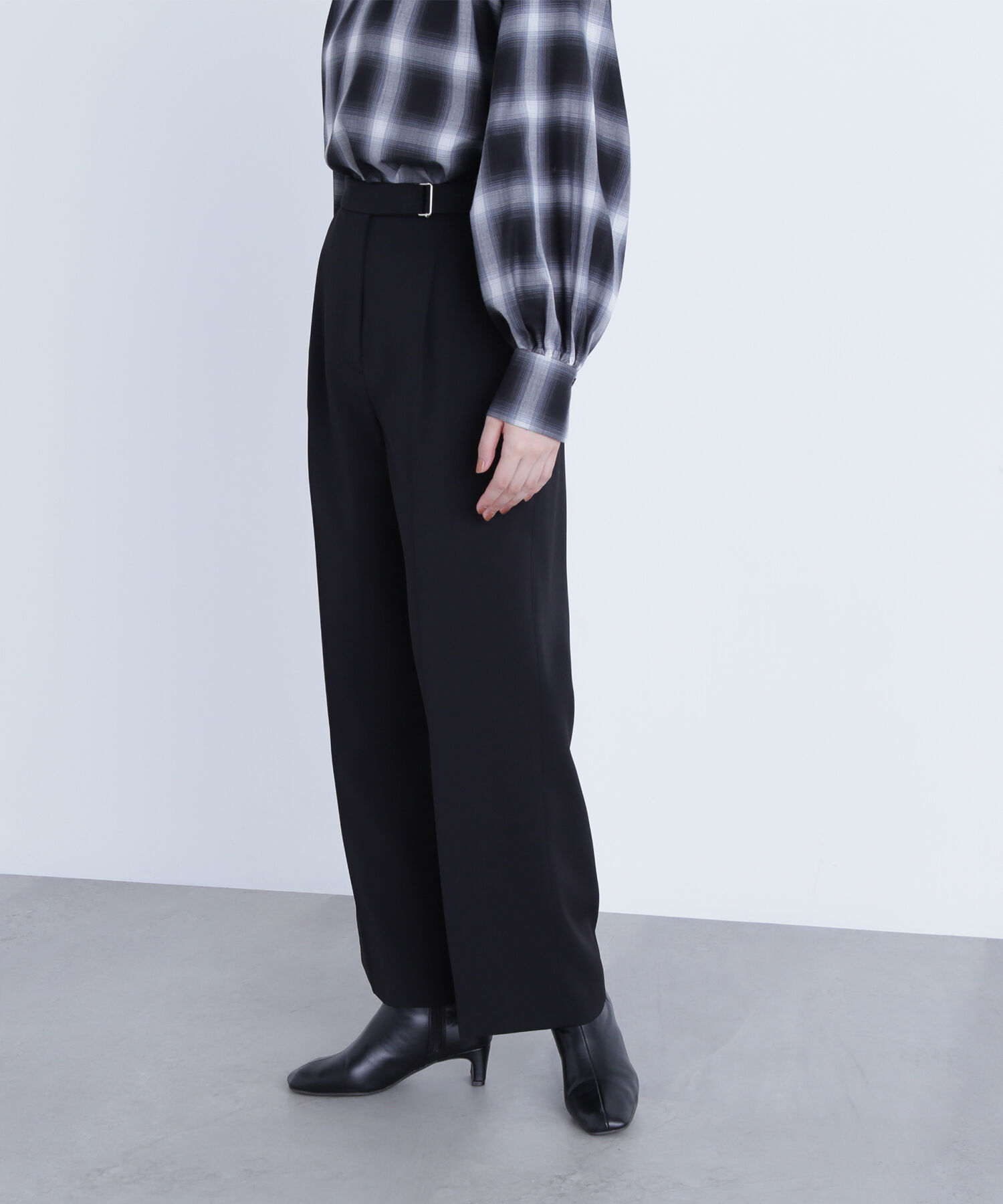 【ナチュラルビューティーベーシック/NATURAL BEAUTY BASIC】 メタルディティールタックワイドパンツ