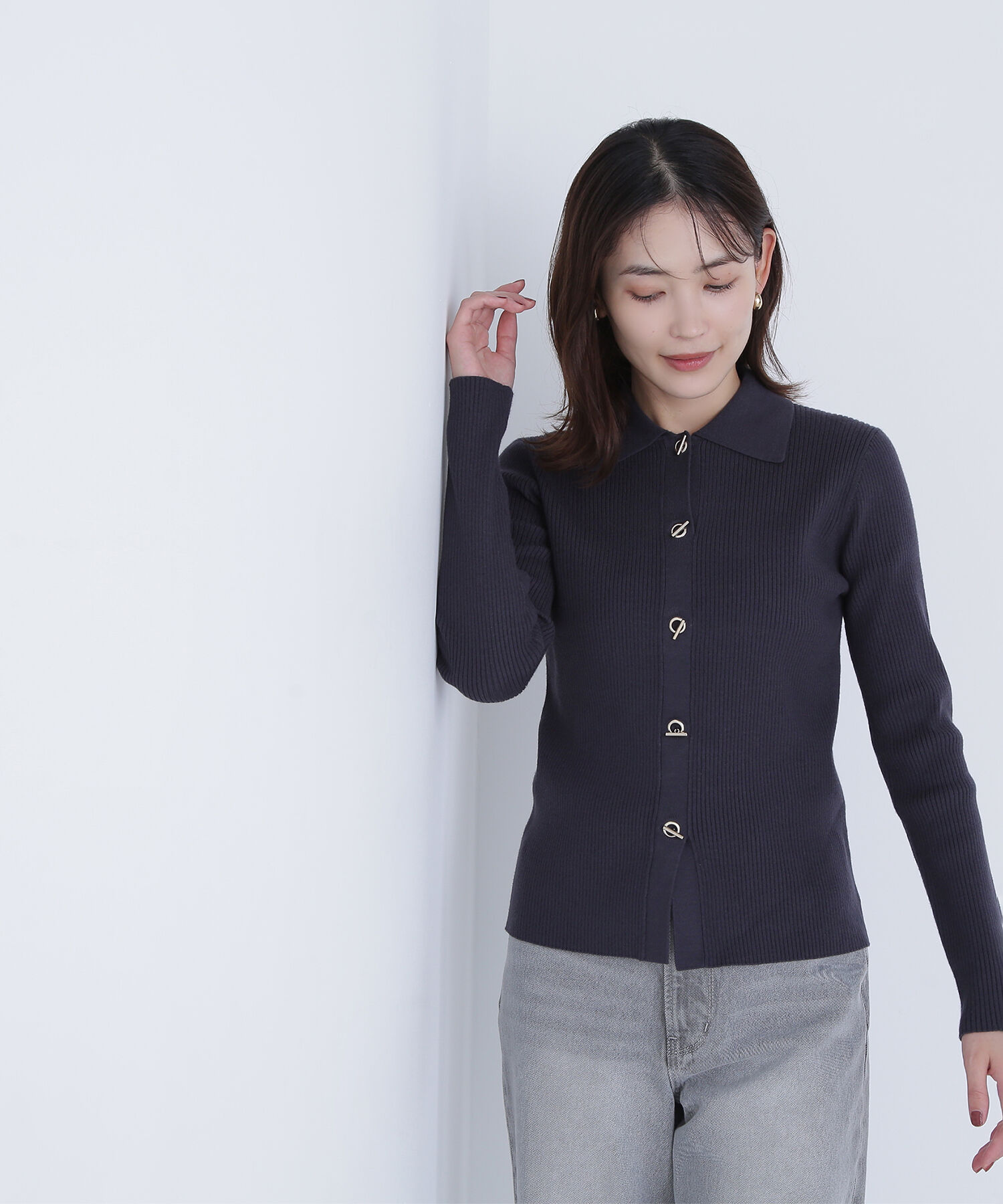 【ナチュラルビューティーベーシック/NATURAL BEAUTY BASIC】 ハトメボタンポロカラーニット