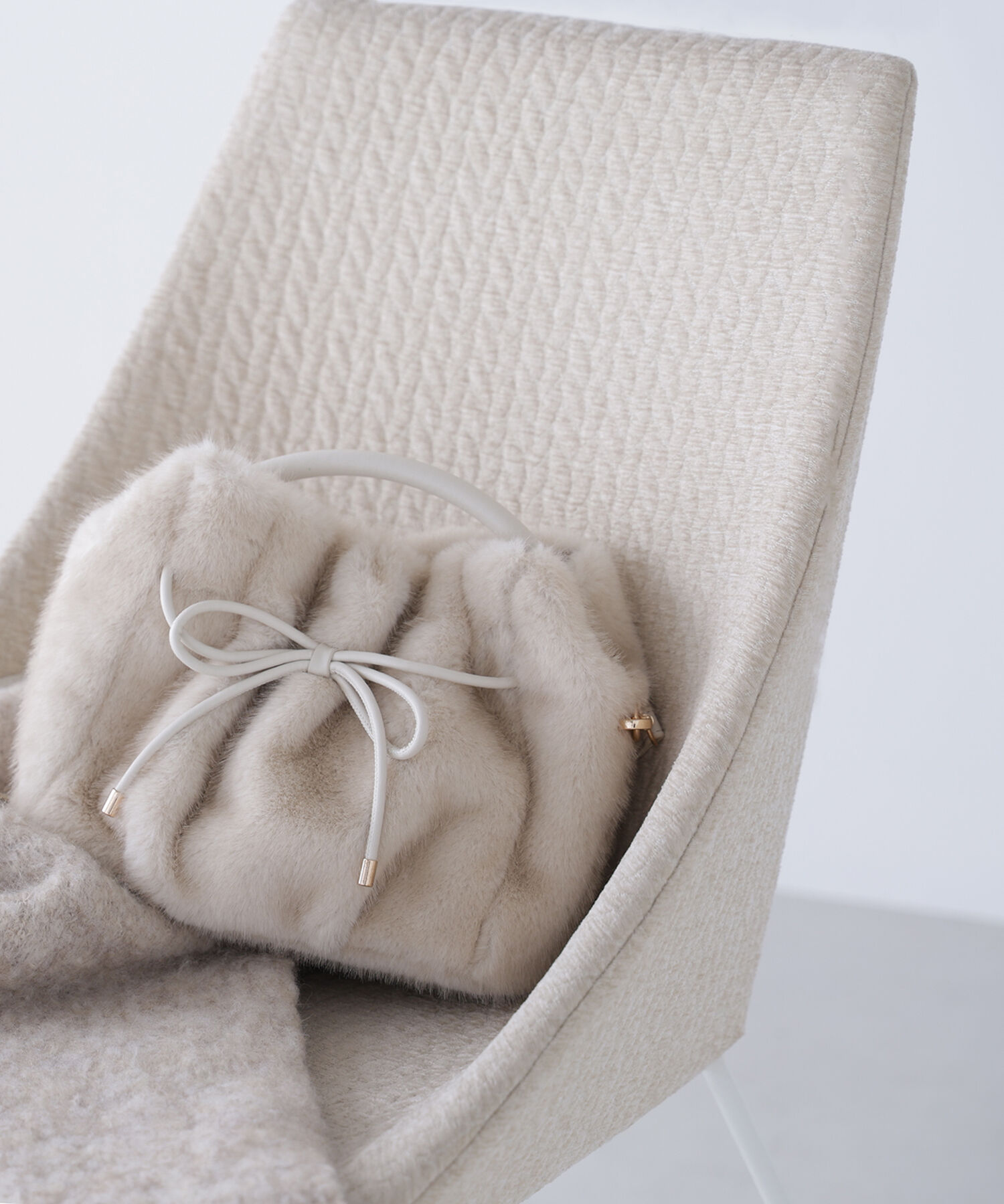 【ナチュラルビューティーベーシック/NATURAL BEAUTY BASIC】 フェイクミンクラウンドバッグ