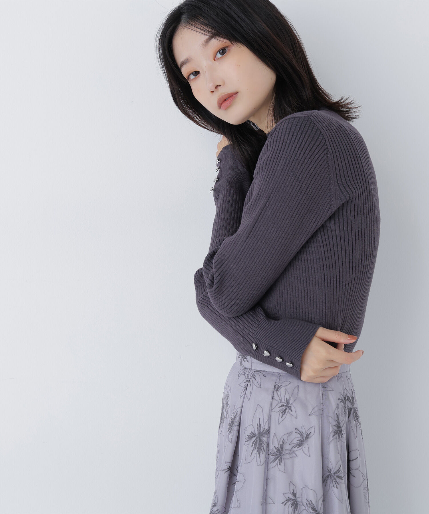 【ナチュラルビューティーベーシック/NATURAL BEAUTY BASIC】 ハートボタンカフスニット