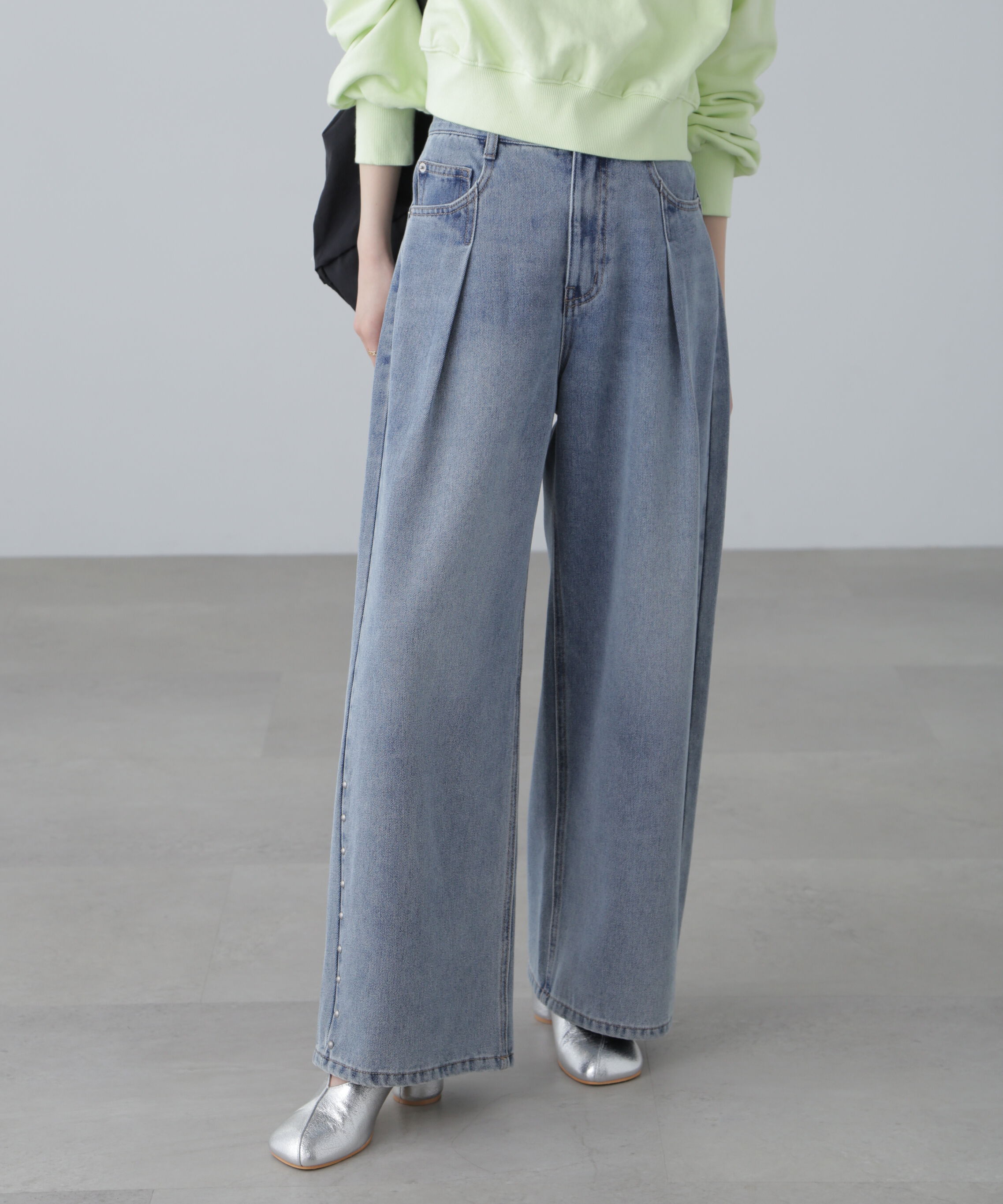 【フリーズマート/Free's Mart】 スタッズ付きタックワイドデニムパンツ