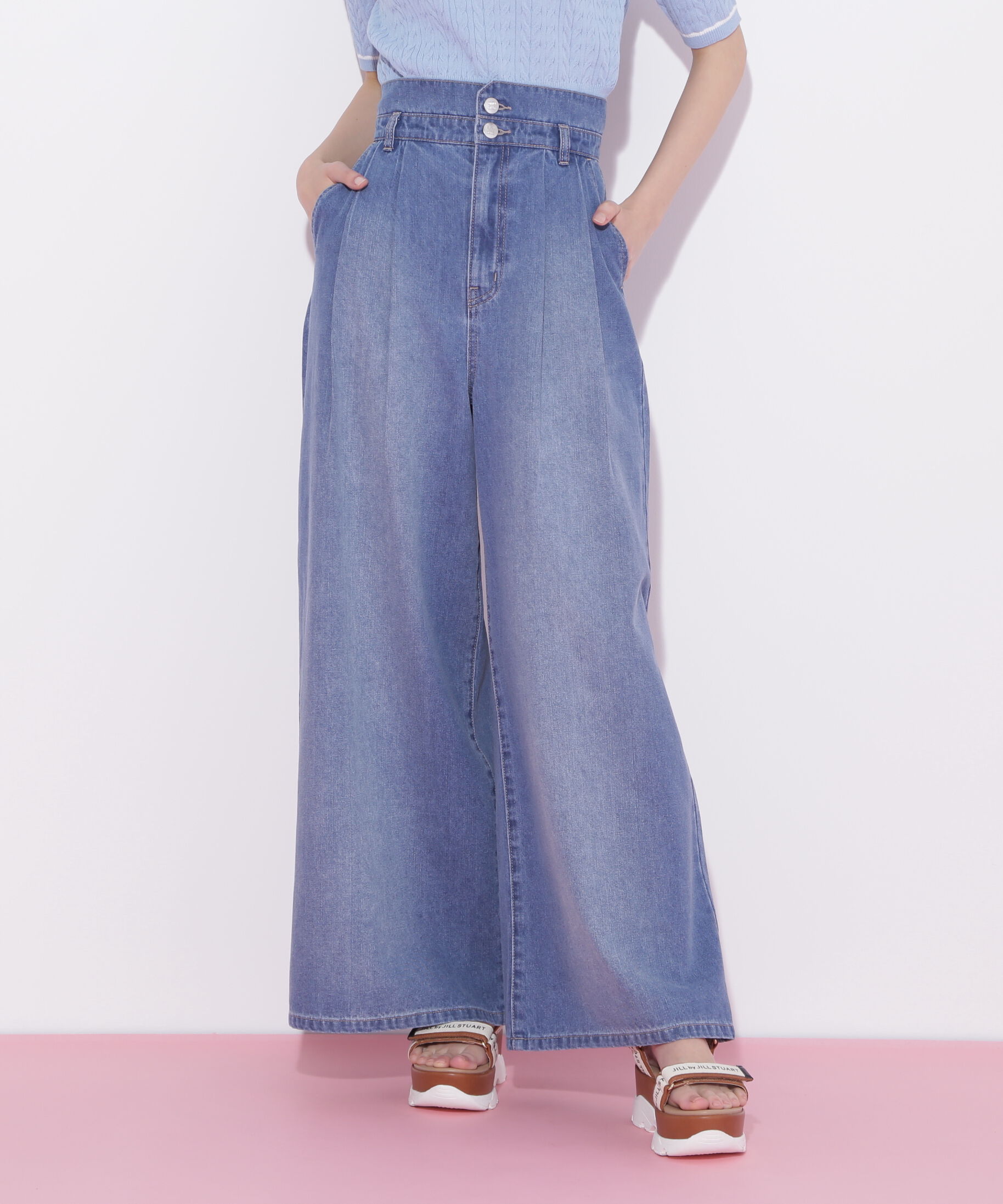 【ジル　バイ　ジル　スチュアート/JILL by JILL STUART】 タックワイドライトデニムパンツ