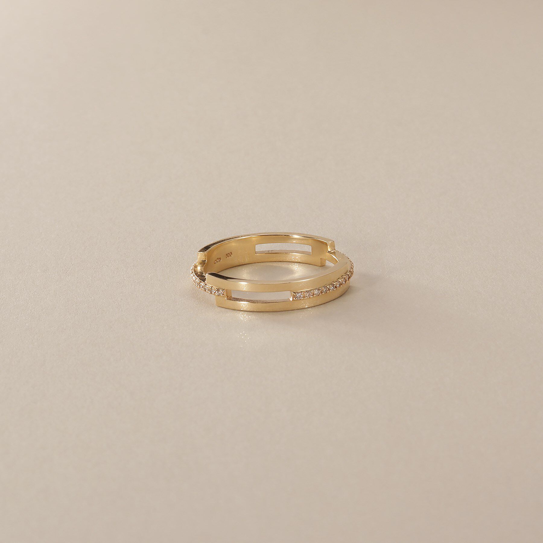 メンズファッションなら|【ココシュニック/COCOSHNIK】 K10ダイヤモンド シフテッドオーバーラップ リング