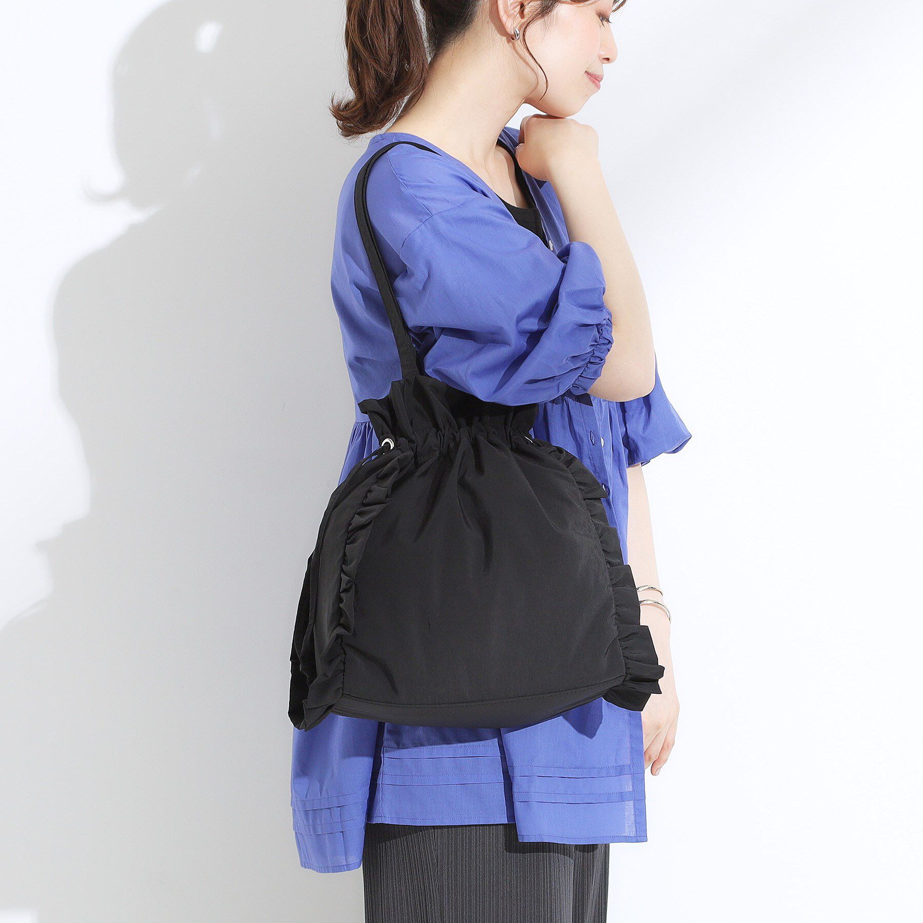 ファッションメンズお薦め|【シューラルー/SHOO・LA・RUE】 【撥水/A4】大人も持てる フリル巾着トートバッグ