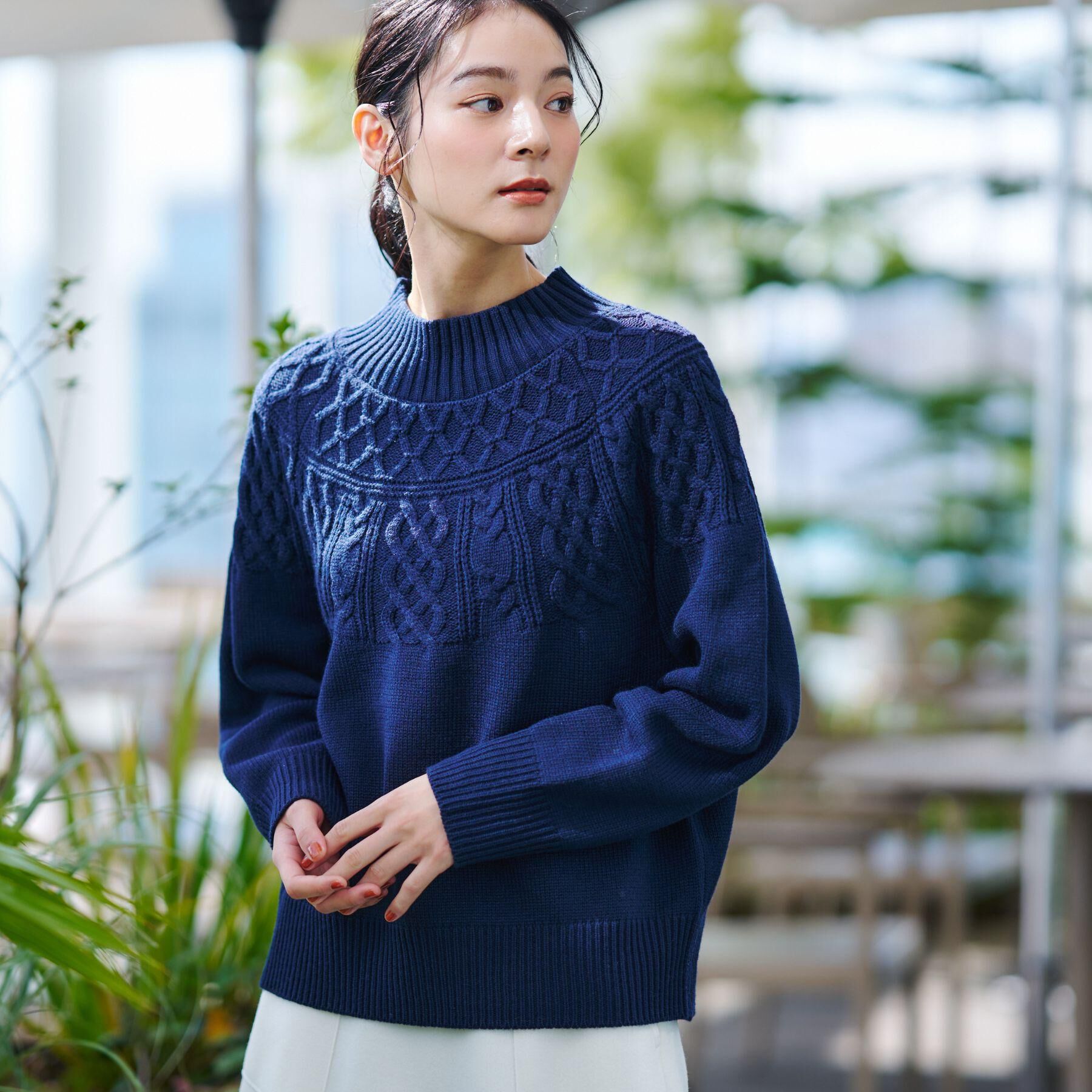 【デッサン/Dessin】 【着映え/洗える】求心ケーブル編みハイネックニット