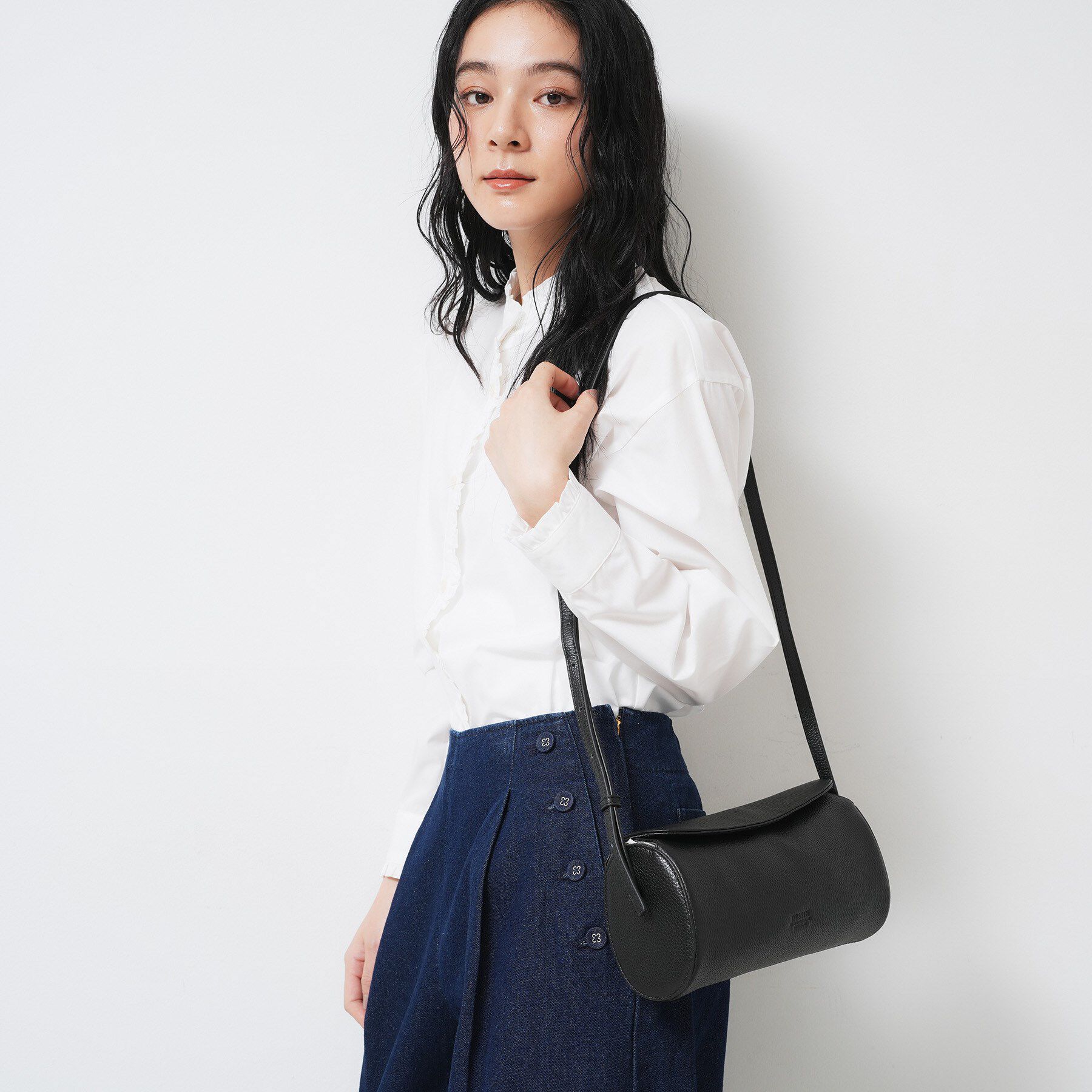 【デッサン/Dessin】 【軽量】本革バレル型ショルダーバッグ