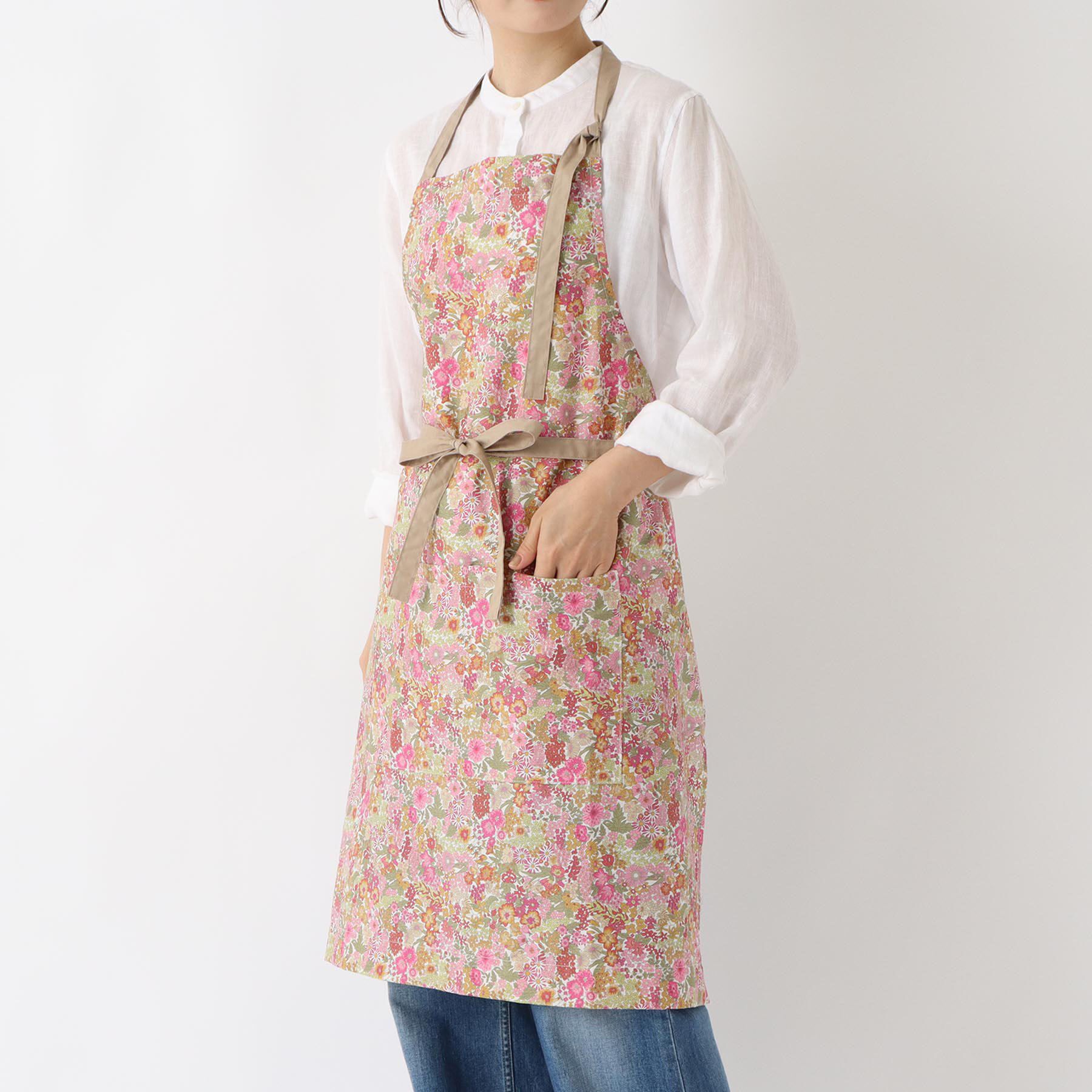 【トゥーワントゥーキッチンストア/212 KITCHEN STORE】 エプロン マーガレットアニー PK ＜フローレットロンドン ＞