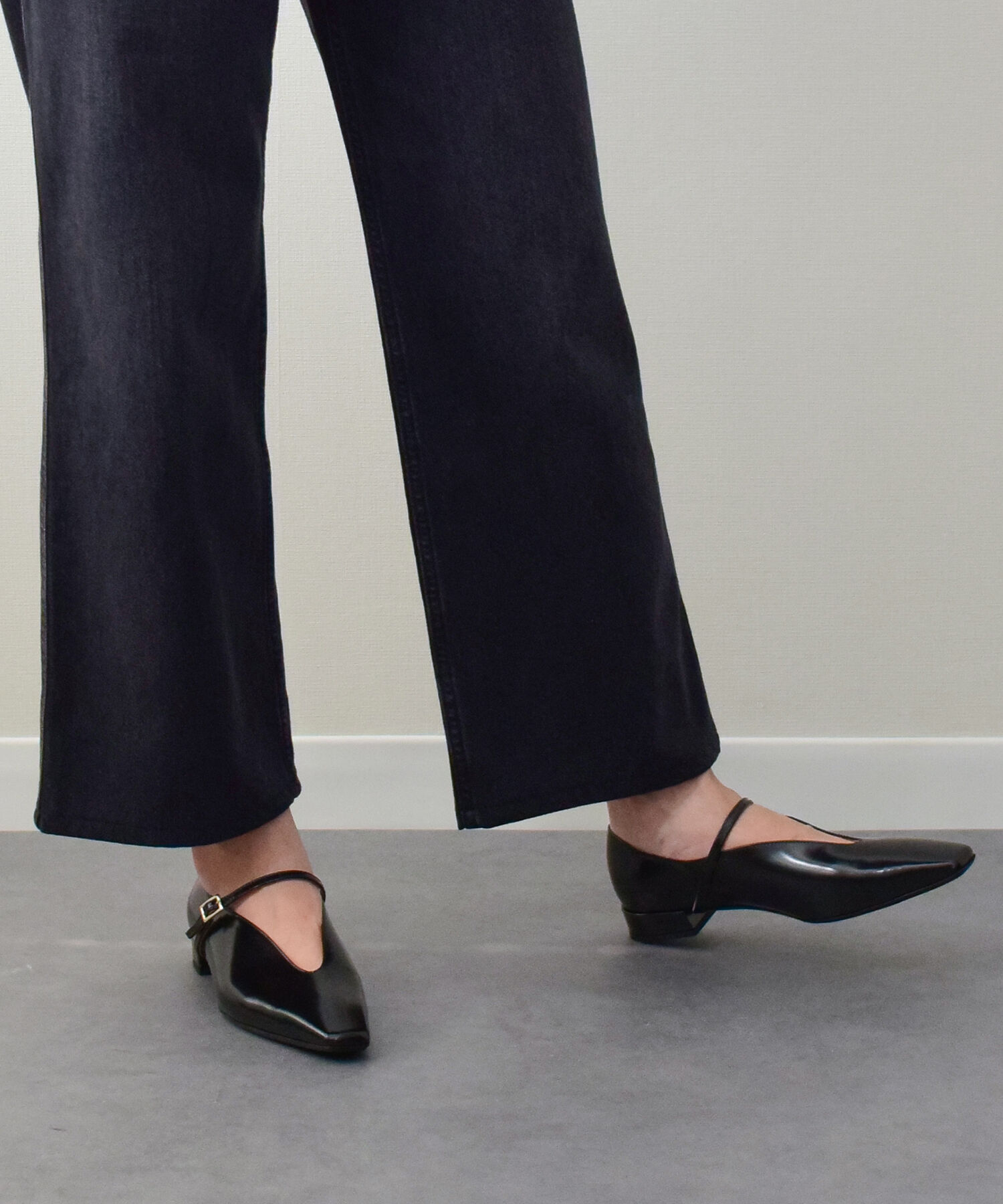 【インターショシュール　ゼア/INTER-CHAUSSURES 'eir】 【FABIO RUSCONI】ディープカットストラップパンプス(F51532)