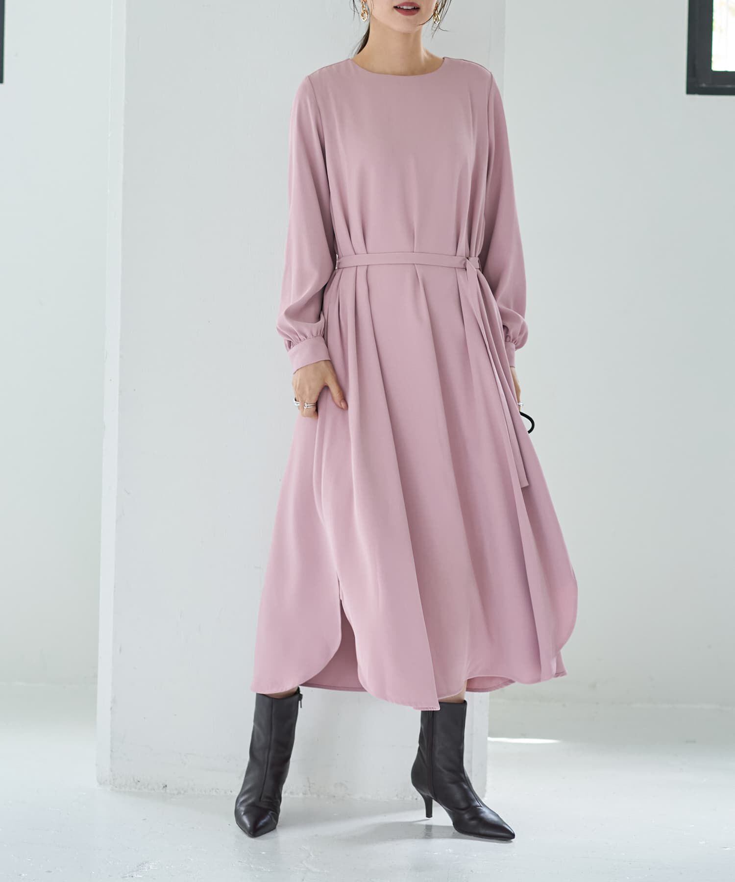 【スタイルデリ/STYLE DELI】 ベルト付きラウンドスリットワンピース