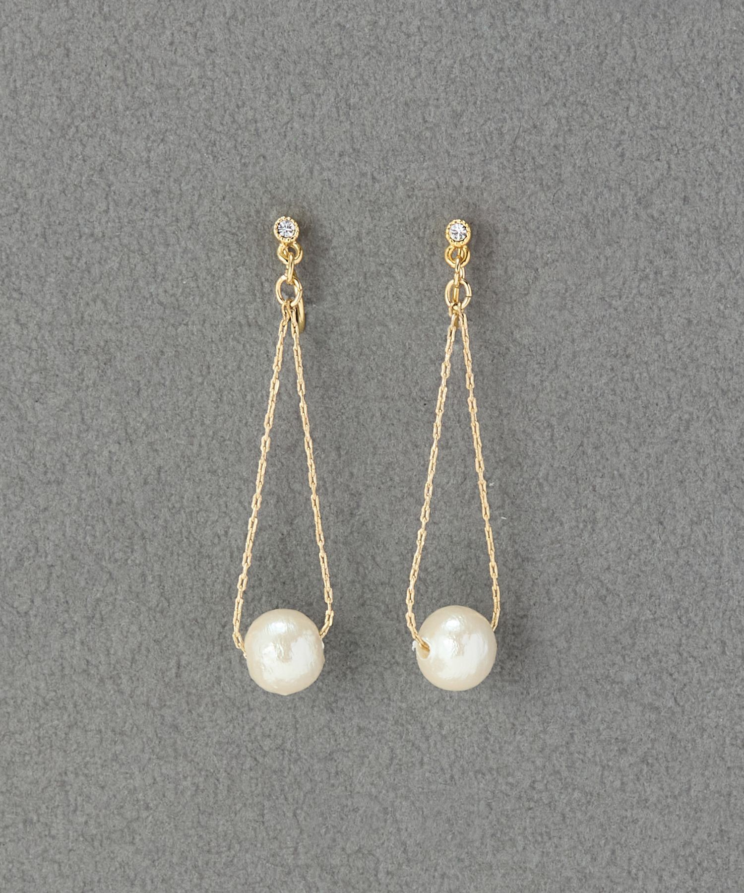 【フィービィー/Phoebe】 【痛くないシリーズ】【金属アレルギー対応】トライアングルコットンパールライトフィットイヤリング